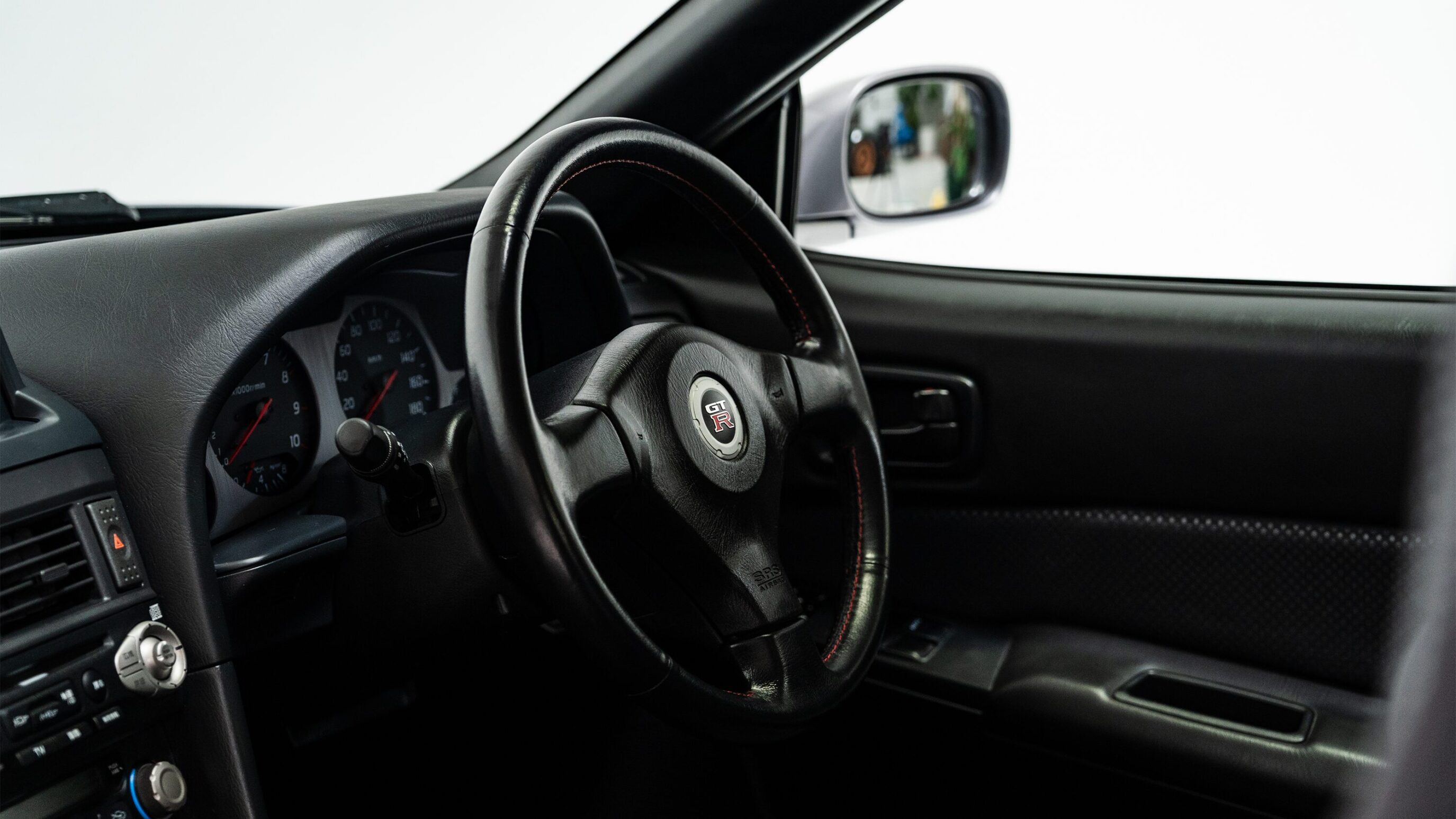 
								1999 Nissan Skyline GTR (BNR34) V-Spec Athlete Silver full									