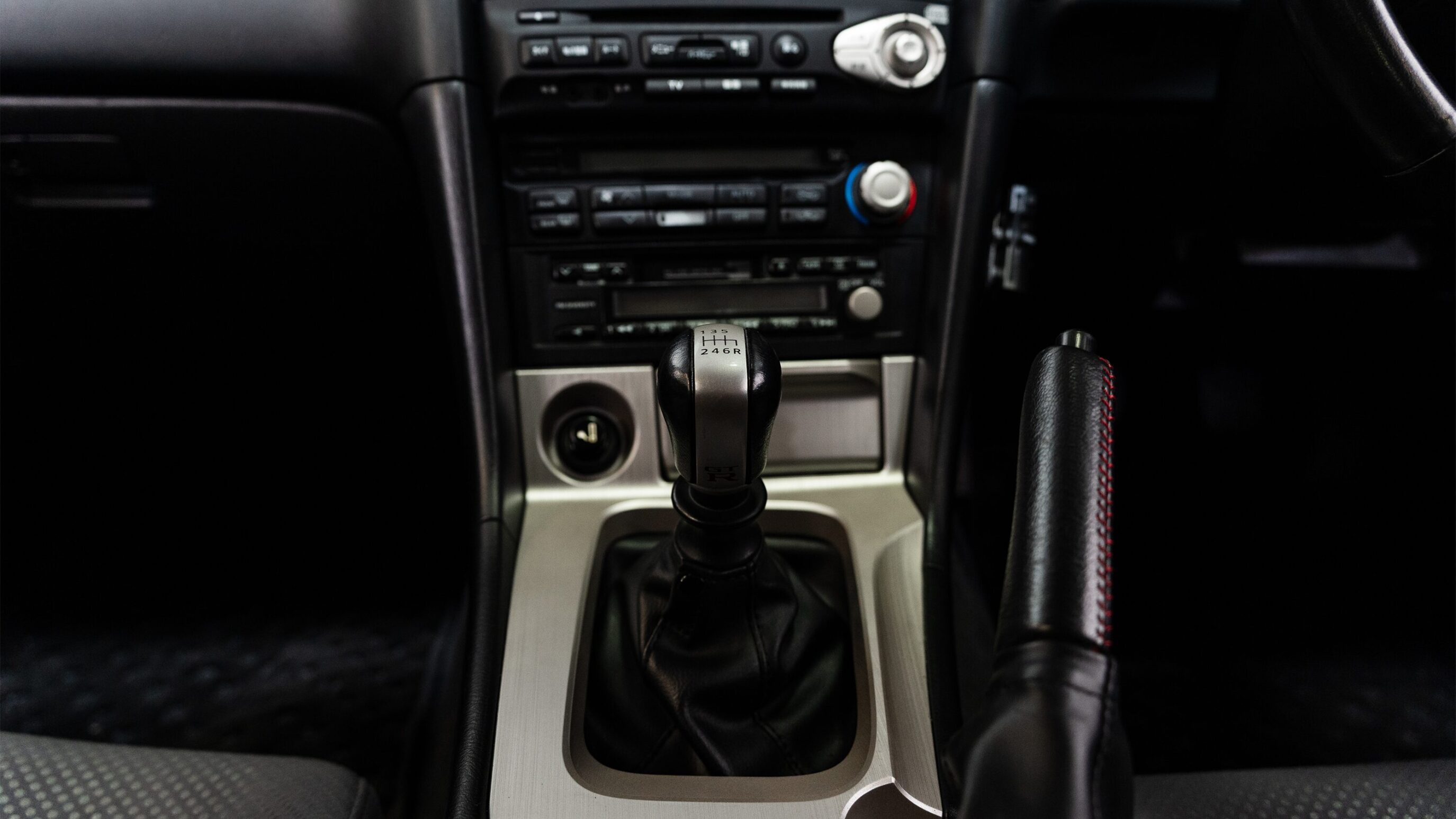 
								1999 Nissan Skyline GTR (BNR34) V-Spec Athlete Silver full									