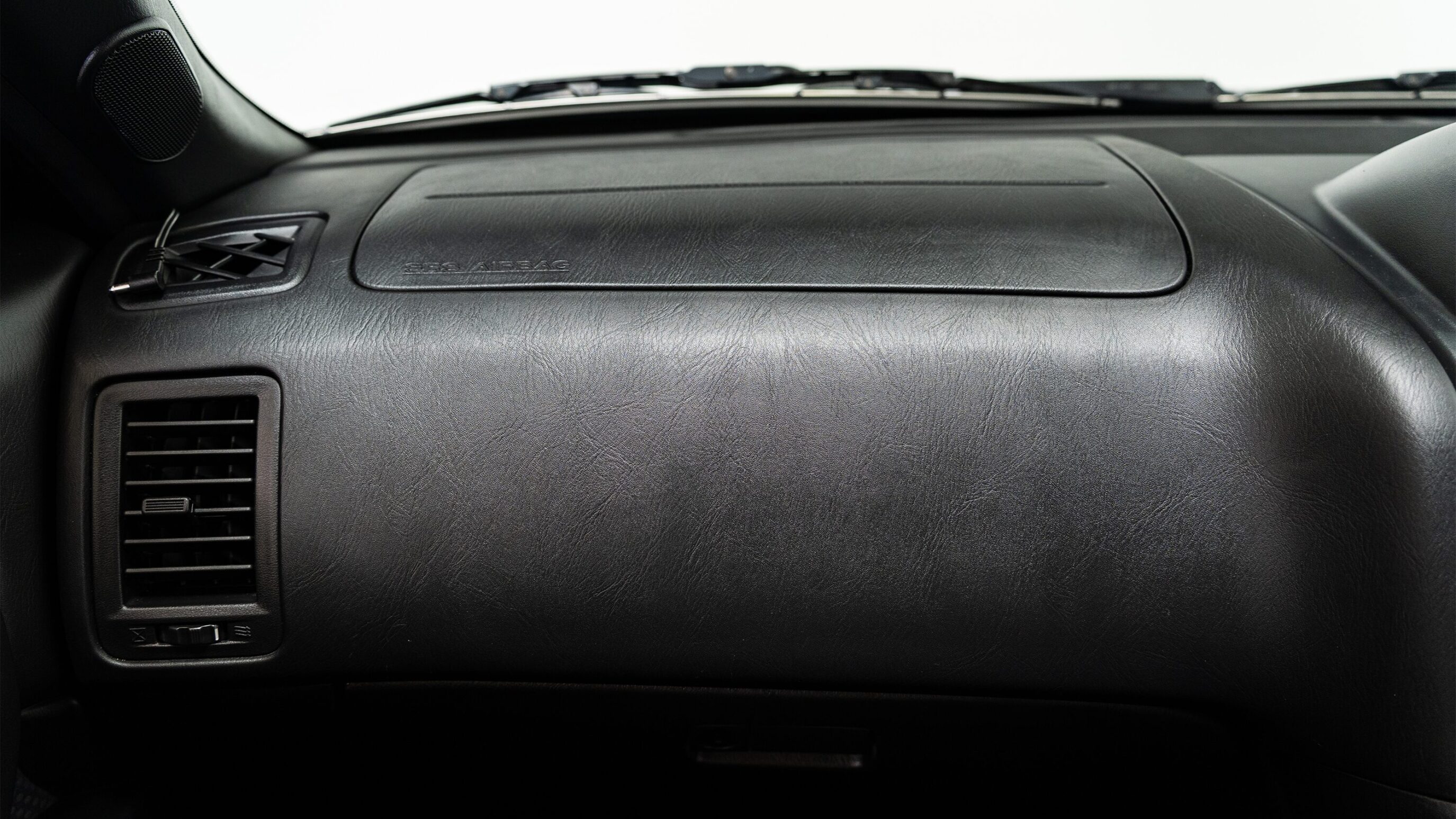 
								1999 Nissan Skyline GTR (BNR34) V-Spec Athlete Silver full									