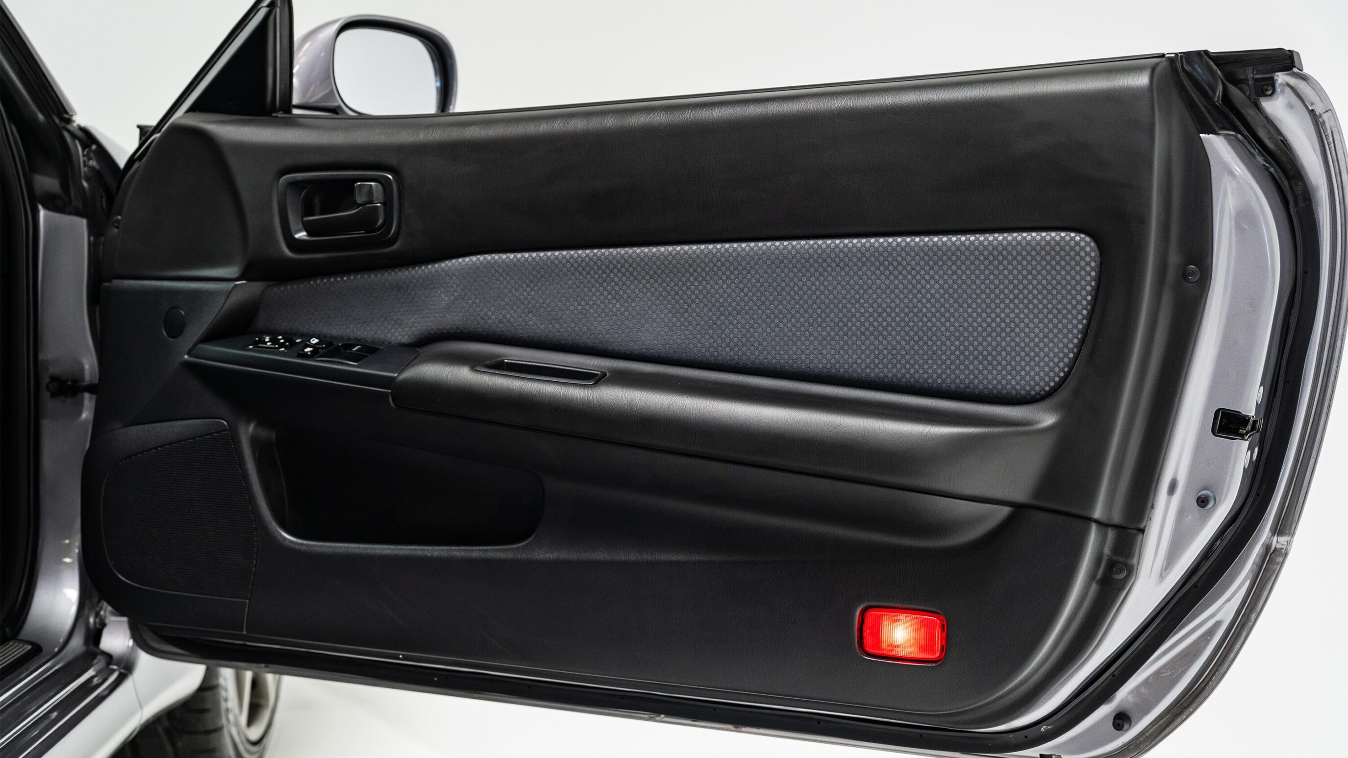 
								1999 Nissan Skyline GTR (BNR34) V-Spec Athlete Silver full									