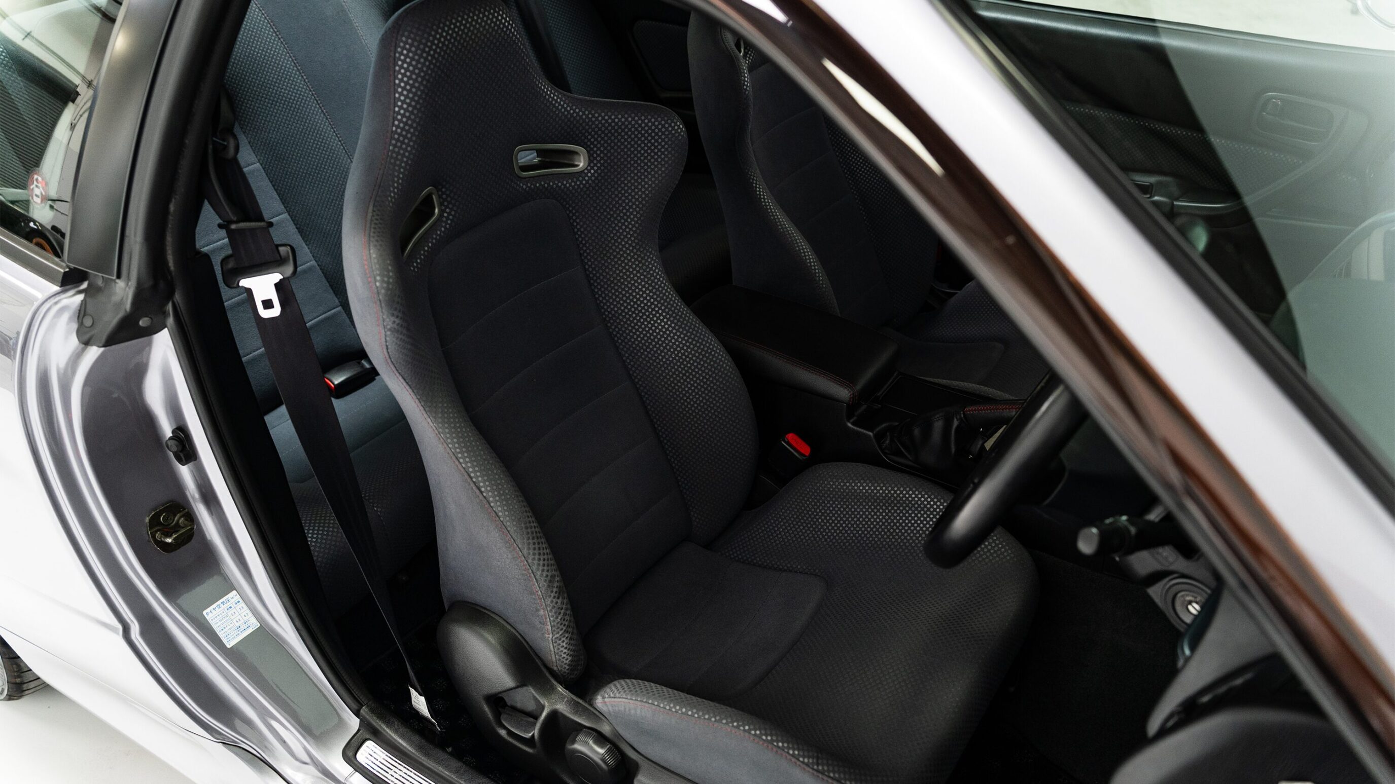 
								1999 Nissan Skyline GTR (BNR34) V-Spec Athlete Silver full									