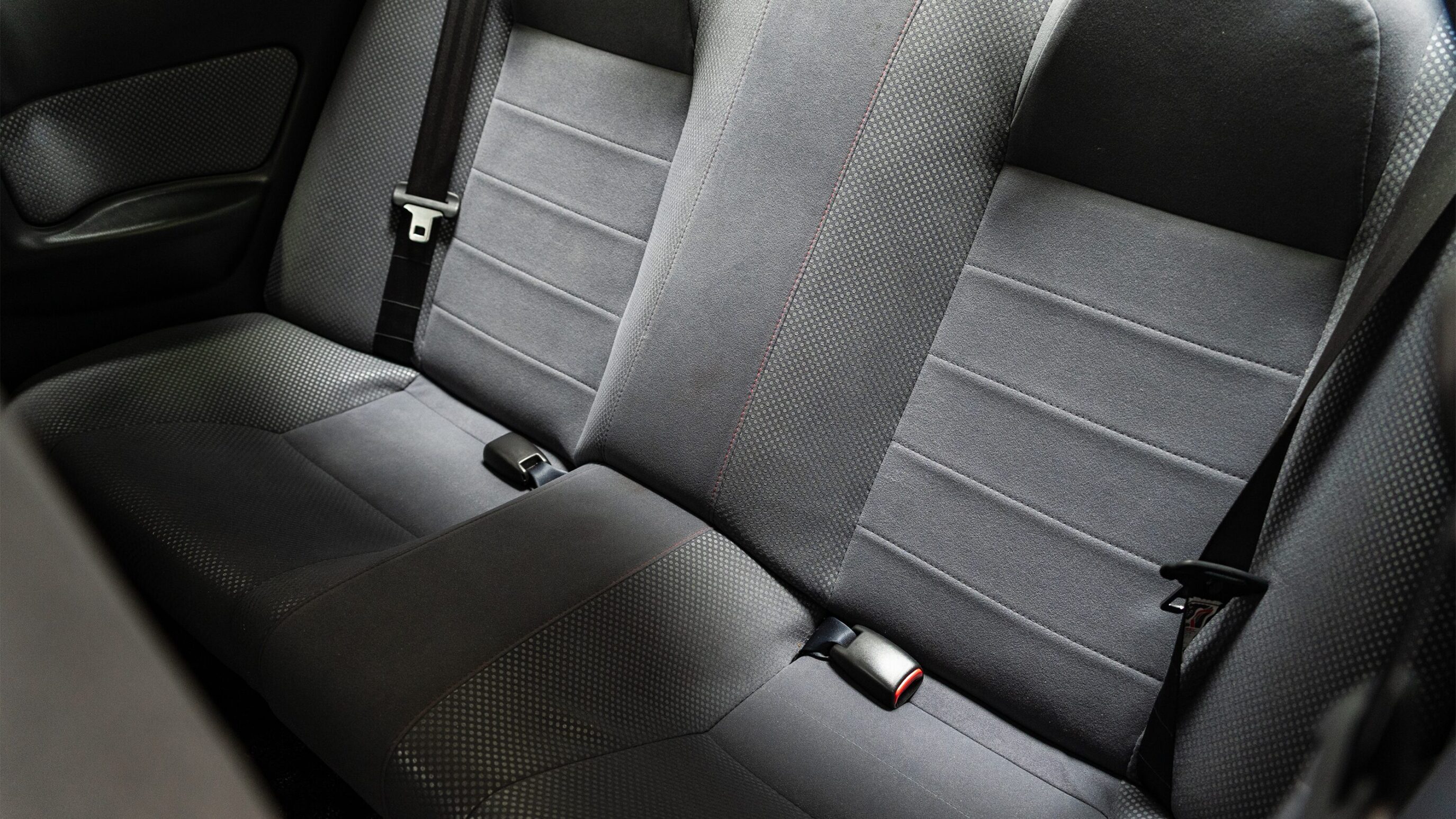 
								1999 Nissan Skyline GTR (BNR34) V-Spec Athlete Silver full									