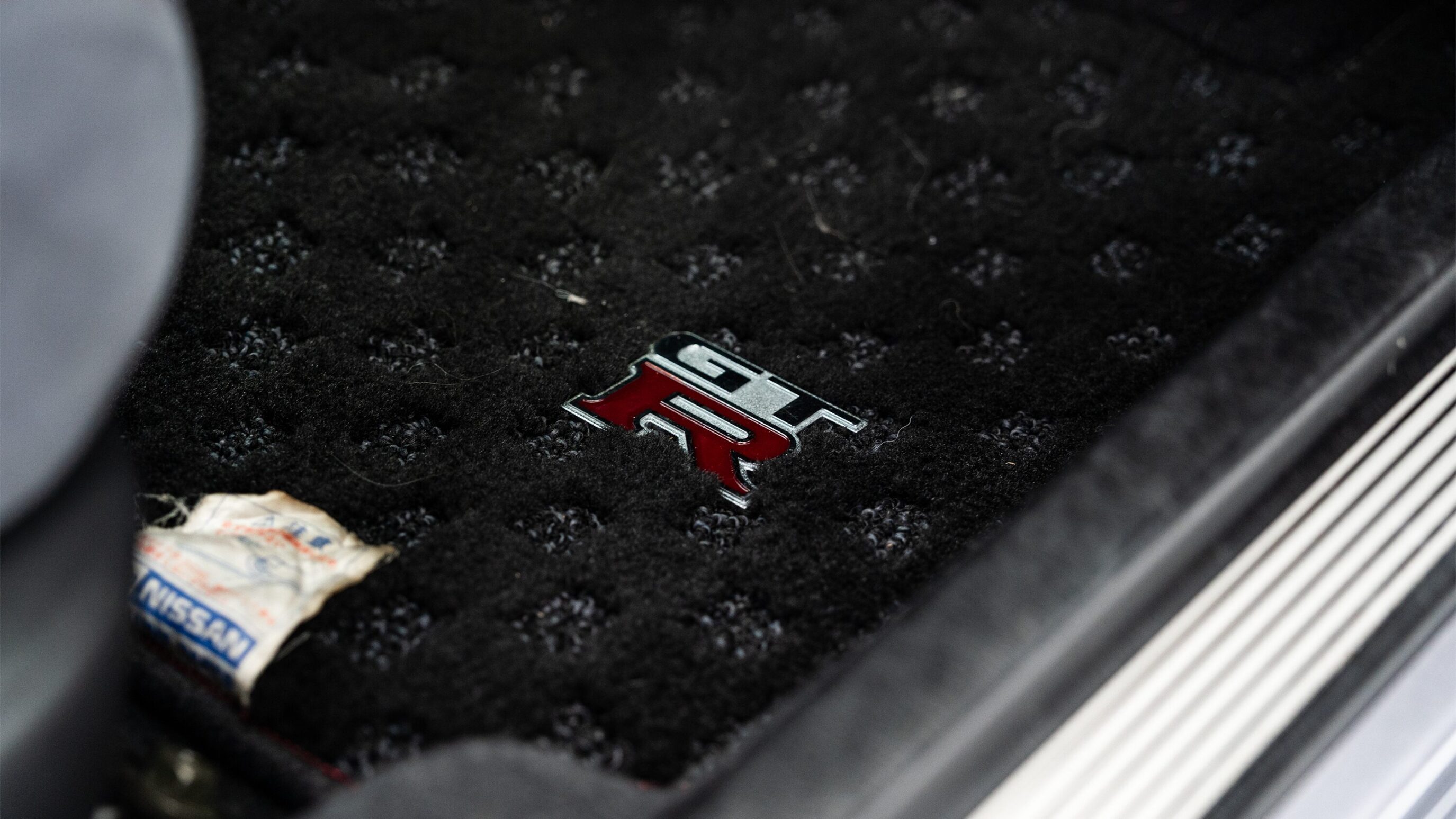 
								1999 Nissan Skyline GTR (BNR34) V-Spec Athlete Silver full									