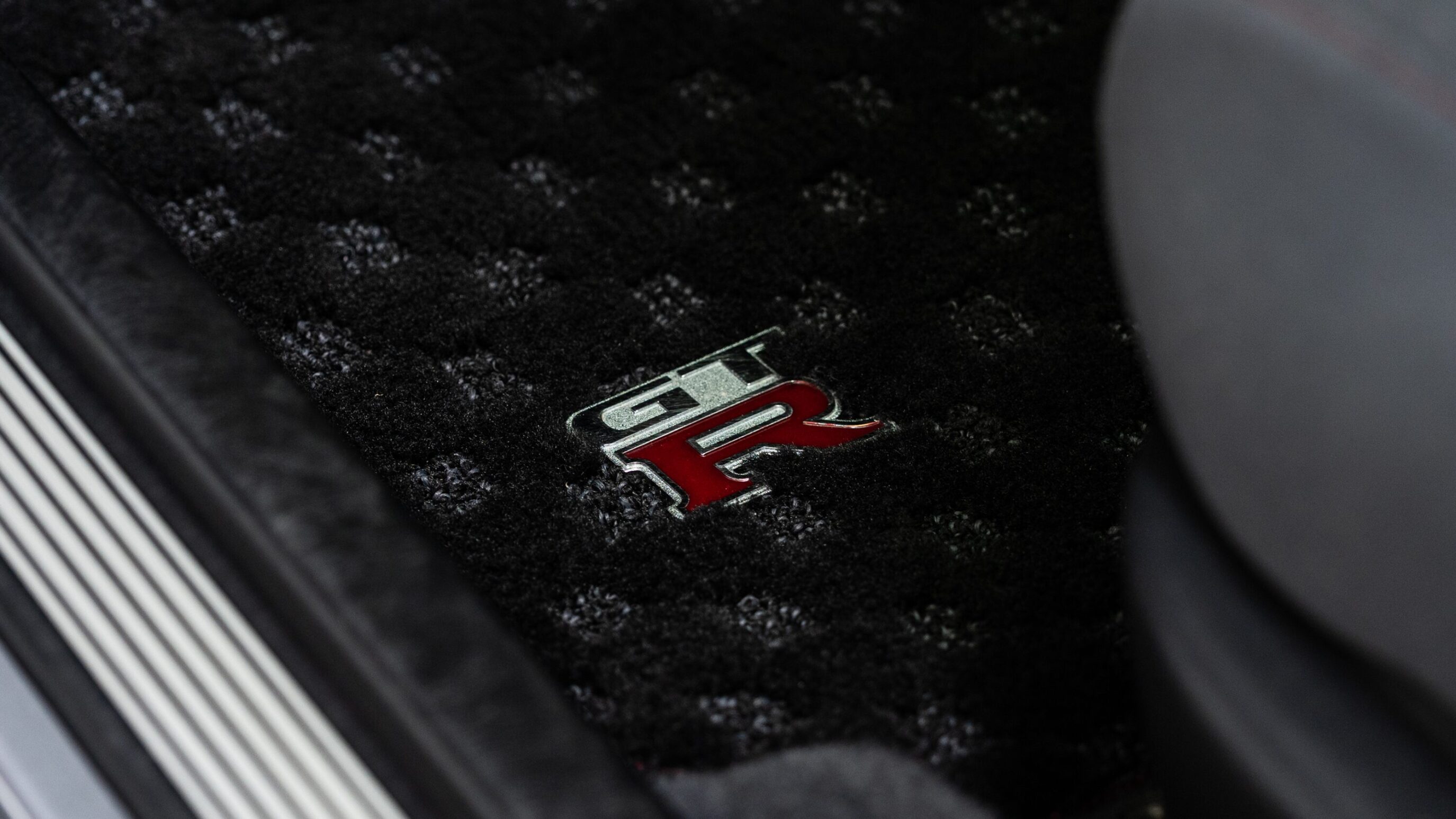 
								1999 Nissan Skyline GTR (BNR34) V-Spec Athlete Silver full									