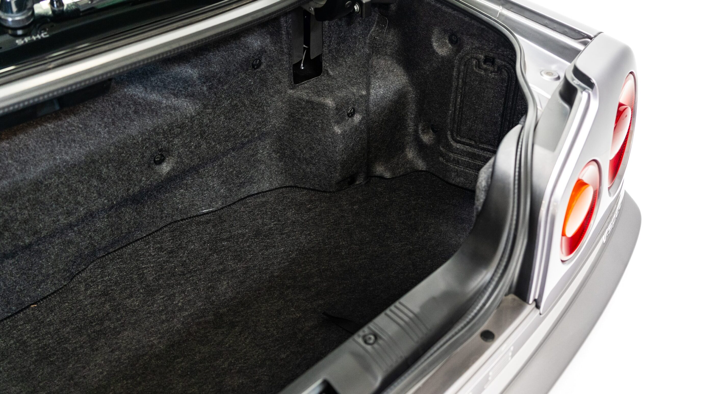 
								1999 Nissan Skyline GTR (BNR34) V-Spec Athlete Silver full									