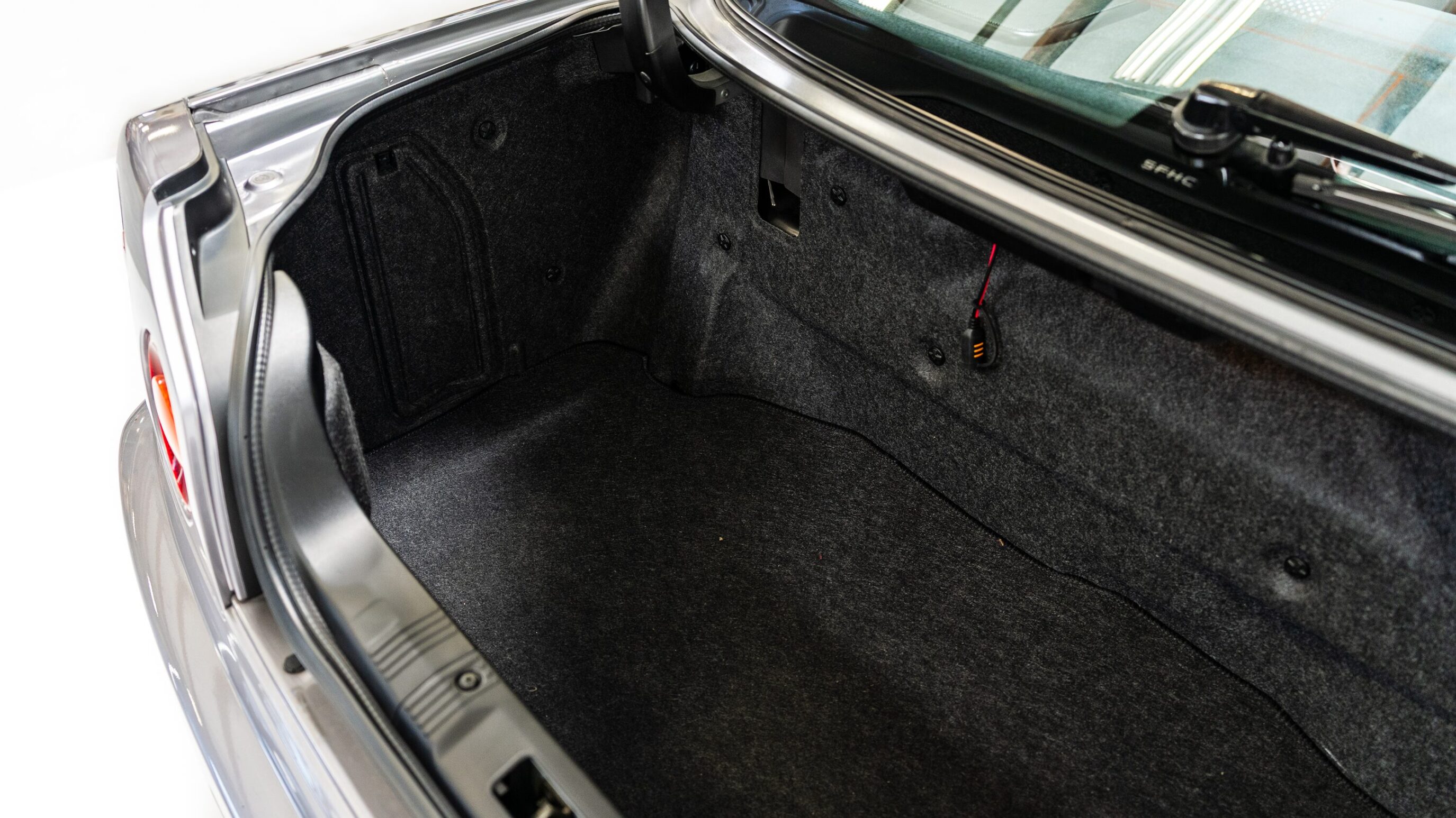 
								1999 Nissan Skyline GTR (BNR34) V-Spec Athlete Silver full									