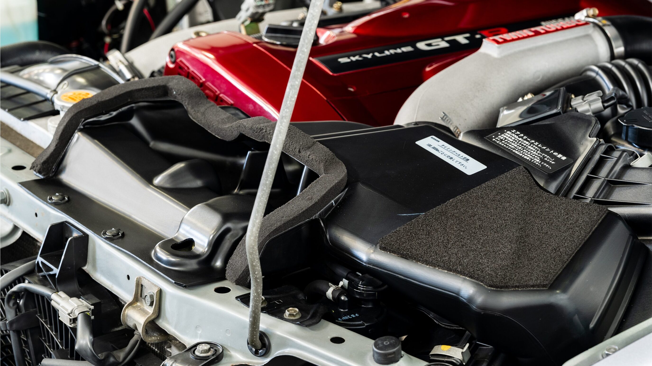 
								1999 Nissan Skyline GTR (BNR34) V-Spec Athlete Silver full									