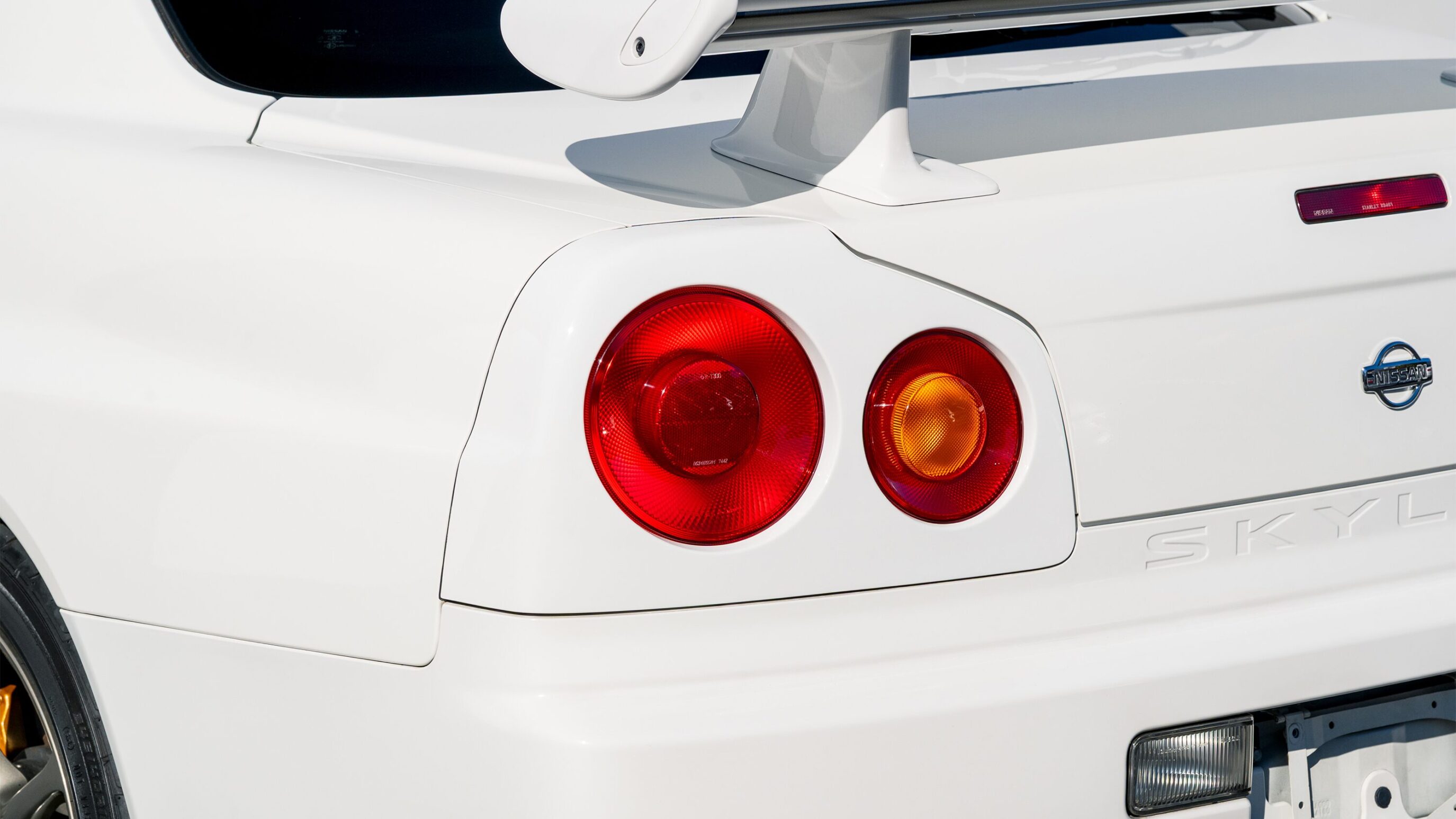
								2000 Nissan Skyline GTR (BNR34) V-Spec II White full									