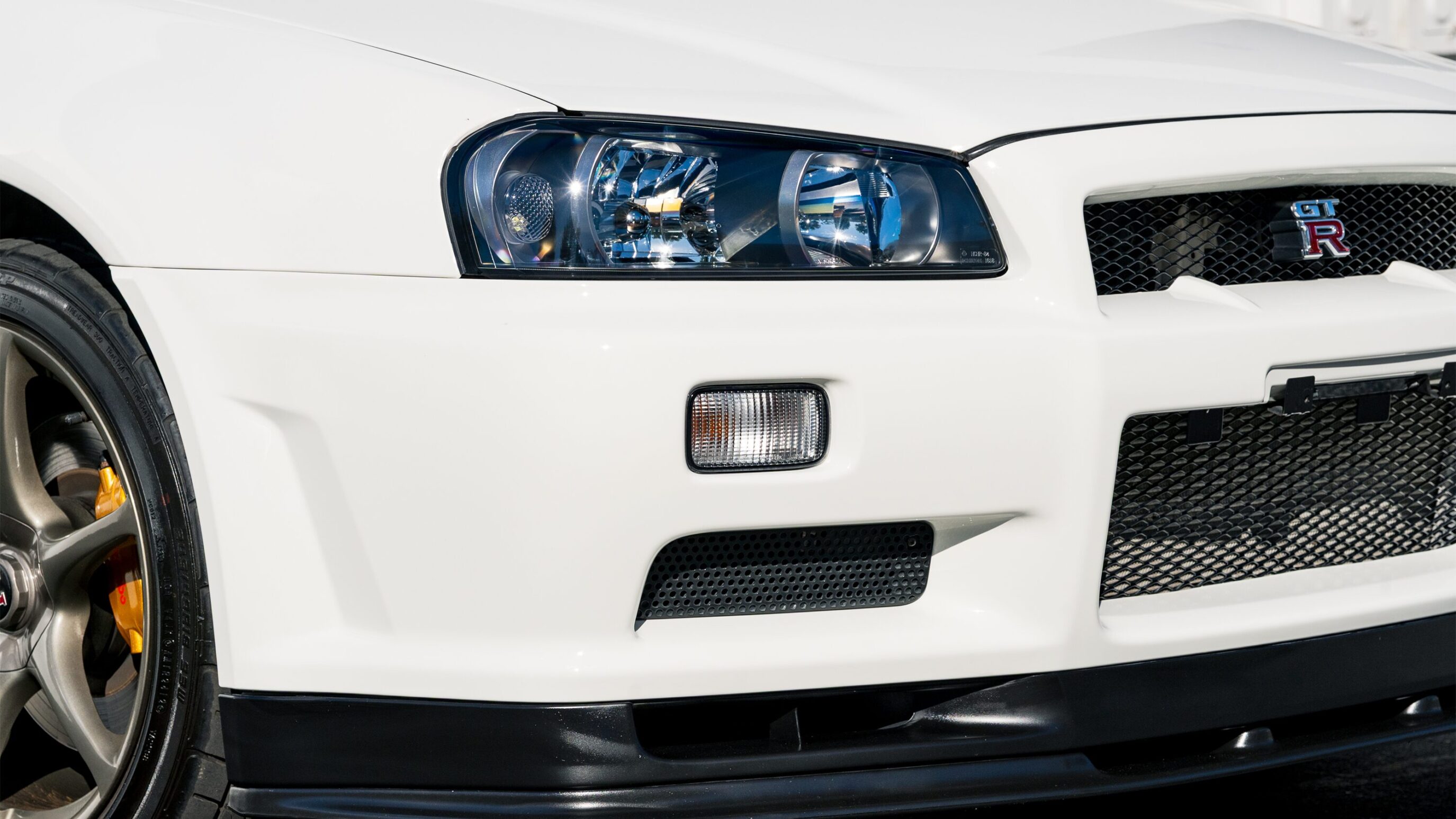 
								2000 Nissan Skyline GTR (BNR34) V-Spec II White full									