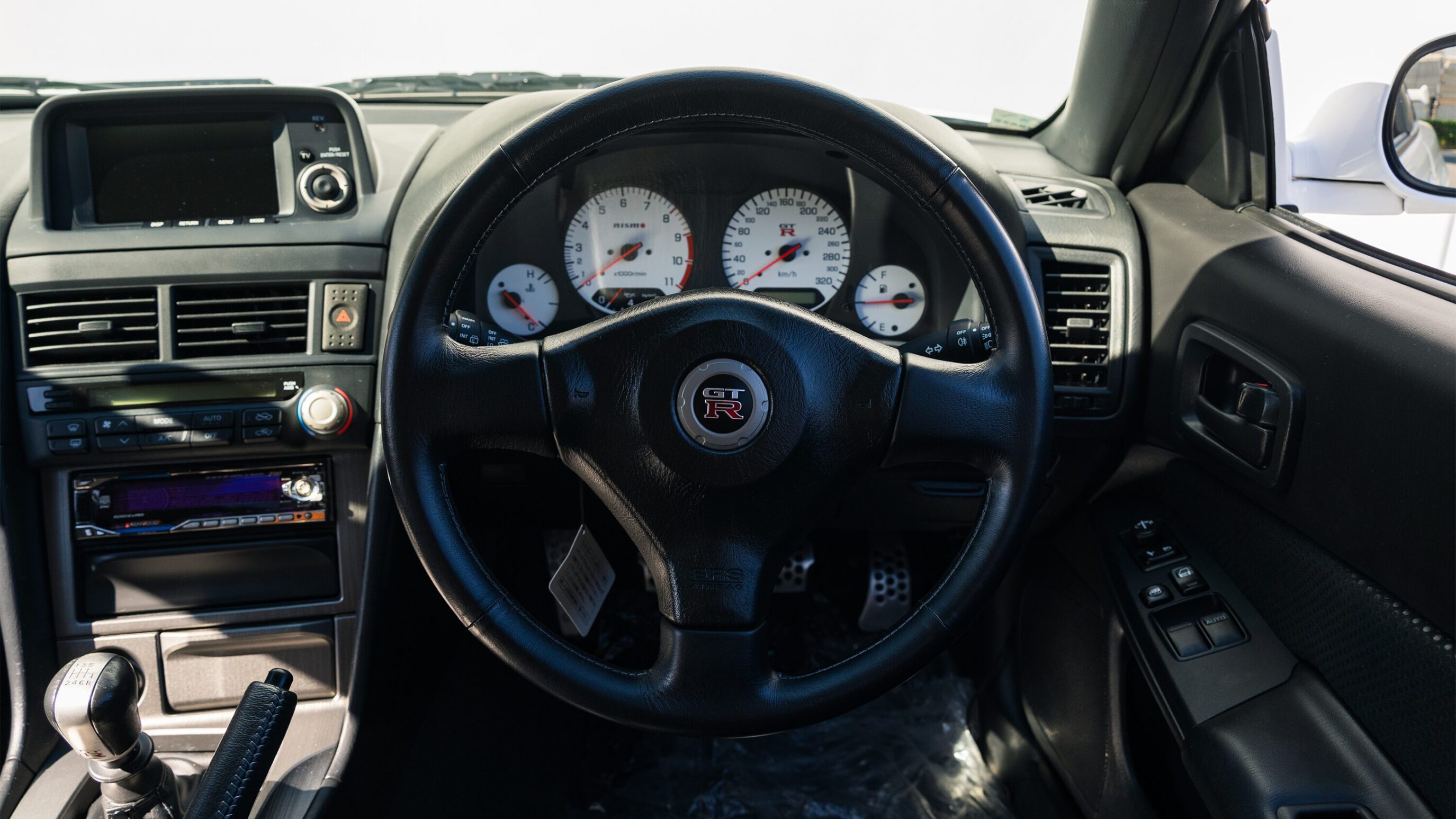 
								2000 Nissan Skyline GTR (BNR34) V-Spec II White full									