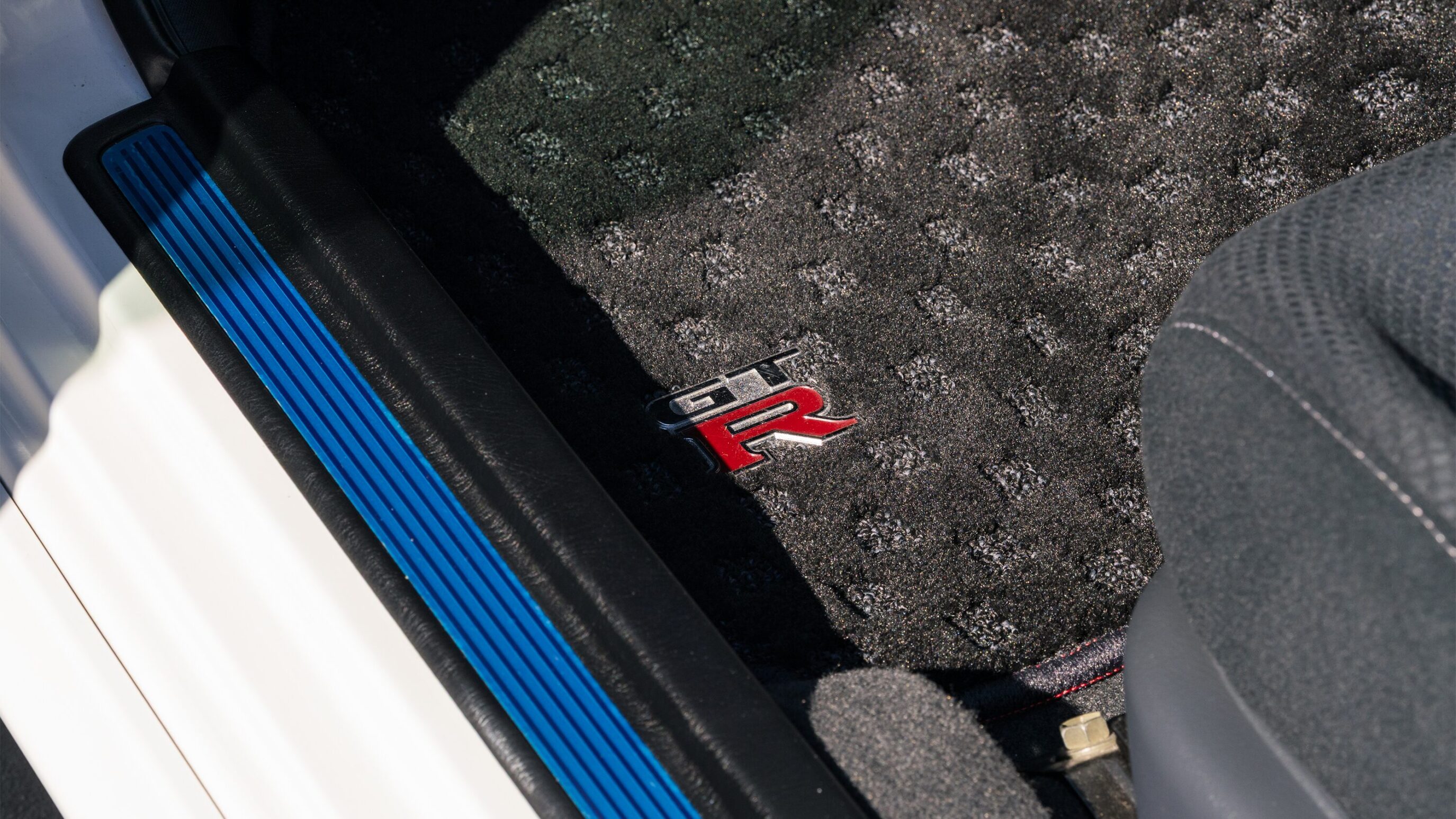 
								2000 Nissan Skyline GTR (BNR34) V-Spec II White full									