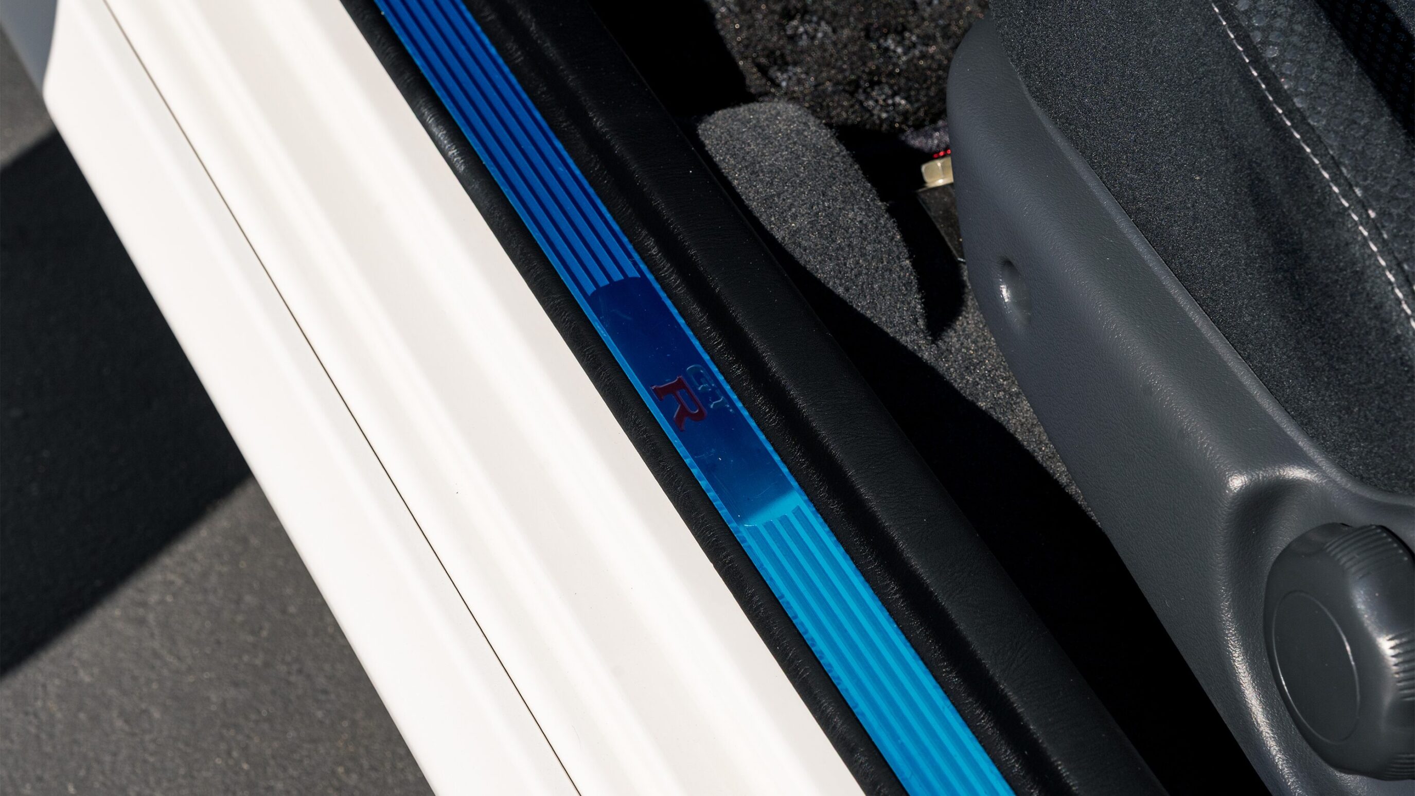 
								2000 Nissan Skyline GTR (BNR34) V-Spec II White full									