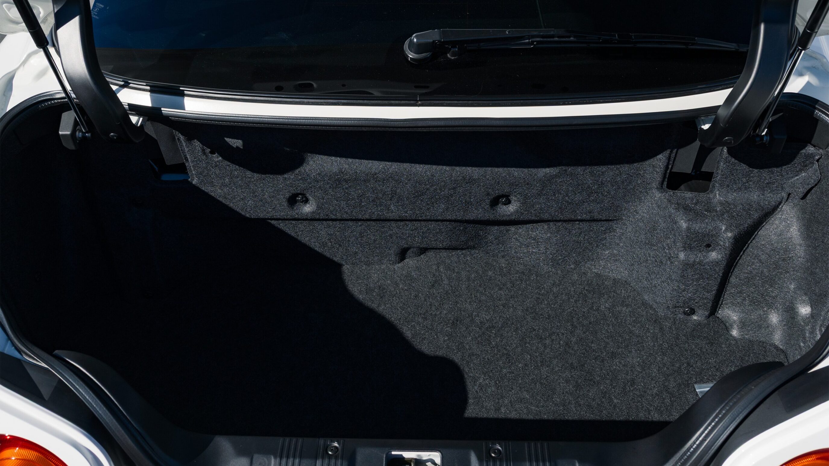 
								2000 Nissan Skyline GTR (BNR34) V-Spec II White full									