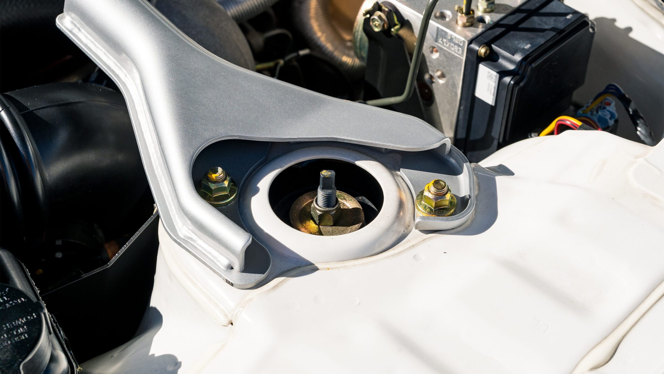 
								2000 Nissan Skyline GTR (BNR34) V-Spec II White full									