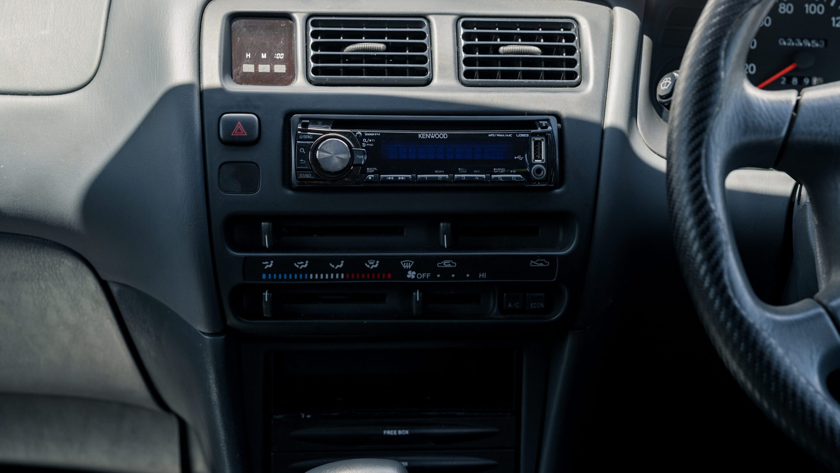 
								2000 Toyota Corolla Wagon Touring full									