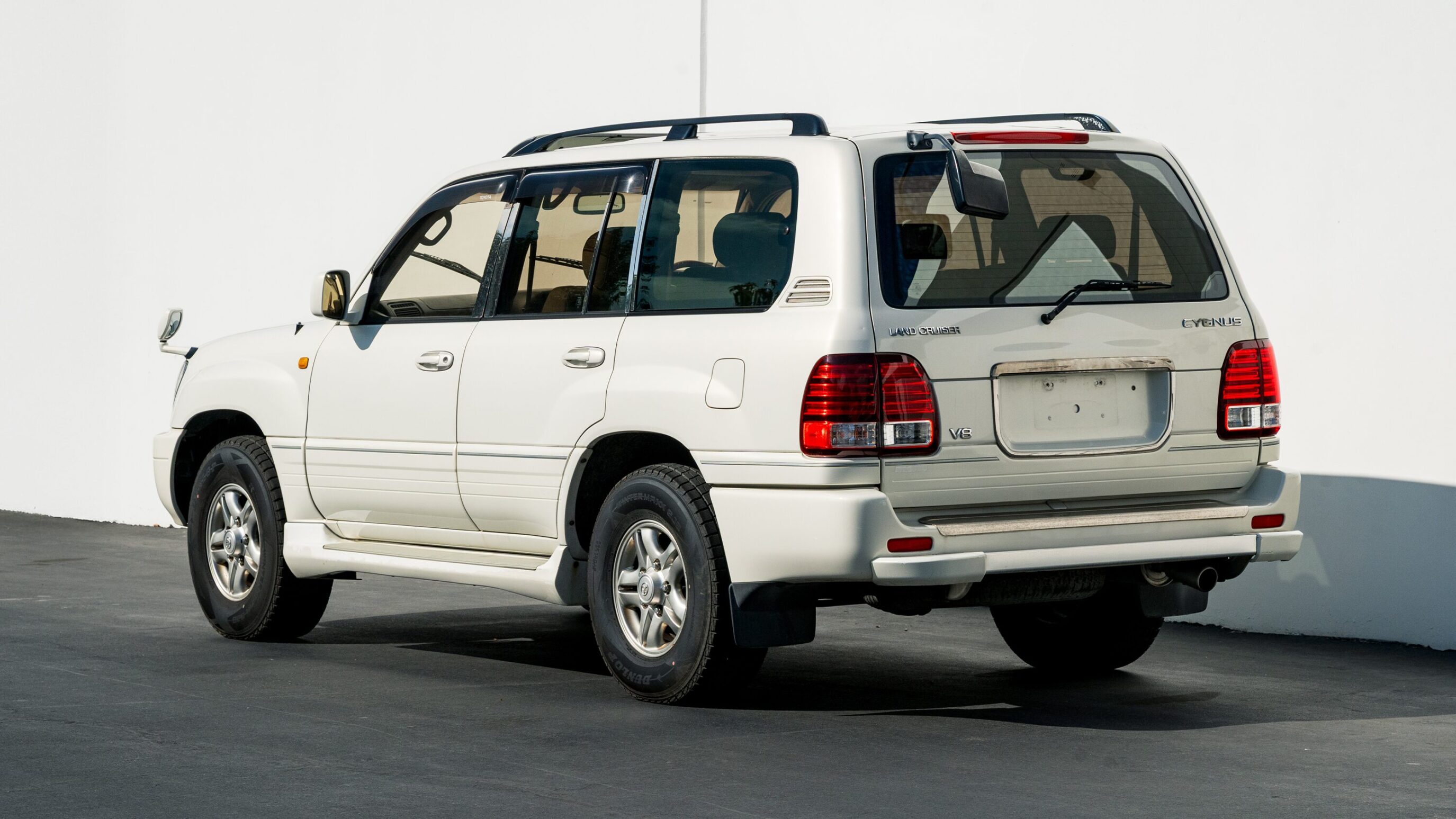 
								Toyota Land Cruiser Cygnus full									
