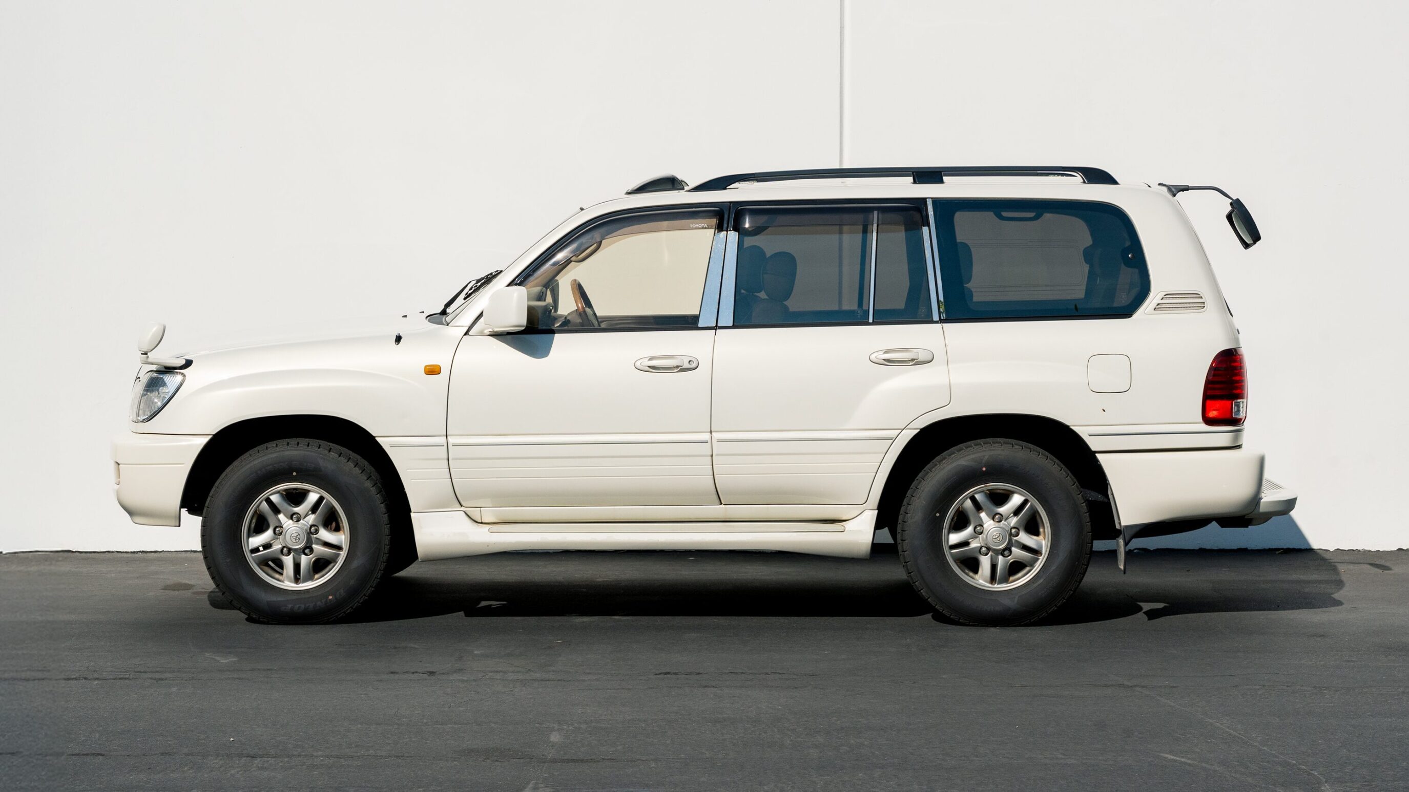 
								Toyota Land Cruiser Cygnus full									