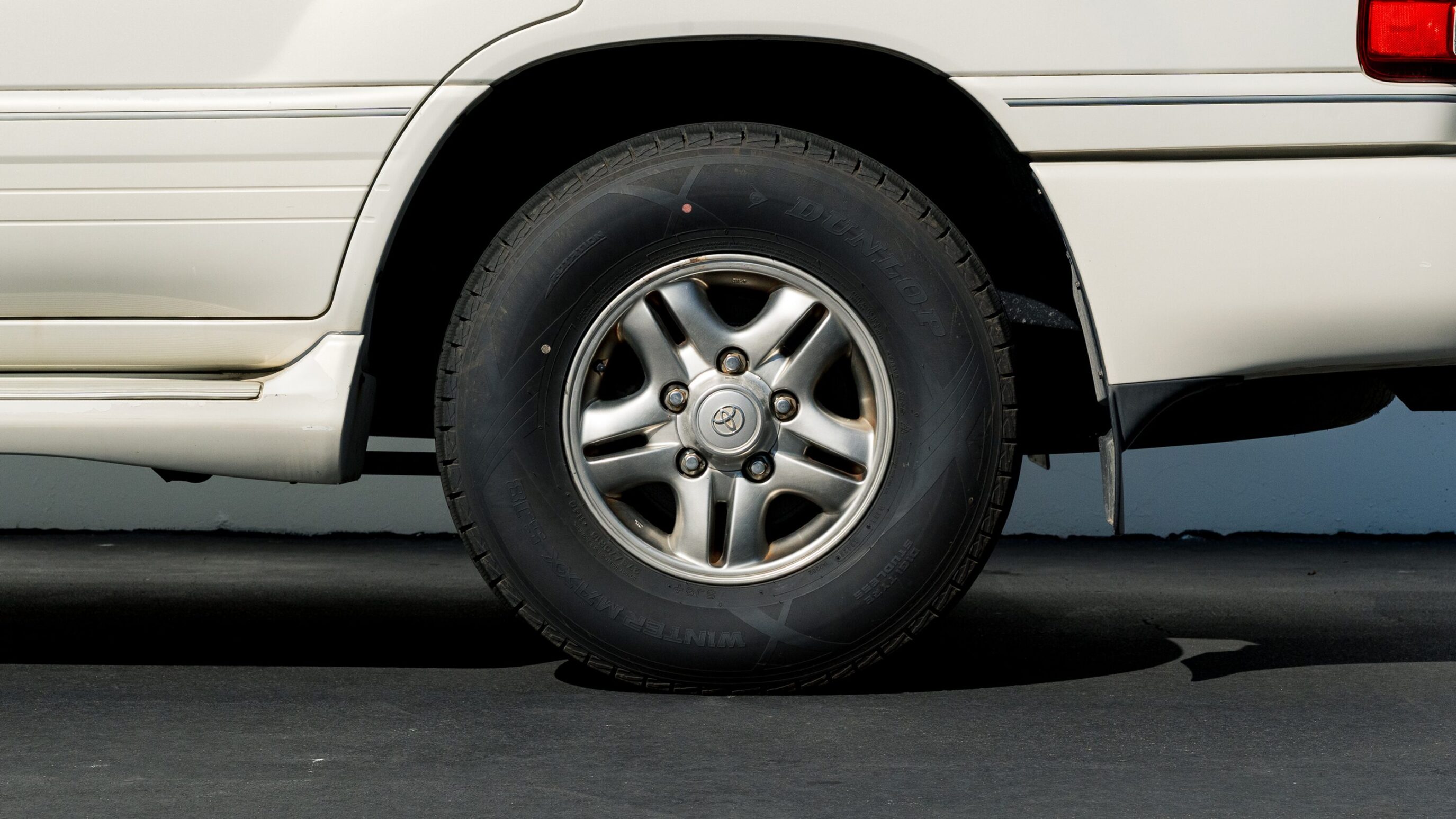 
								Toyota Land Cruiser Cygnus full									