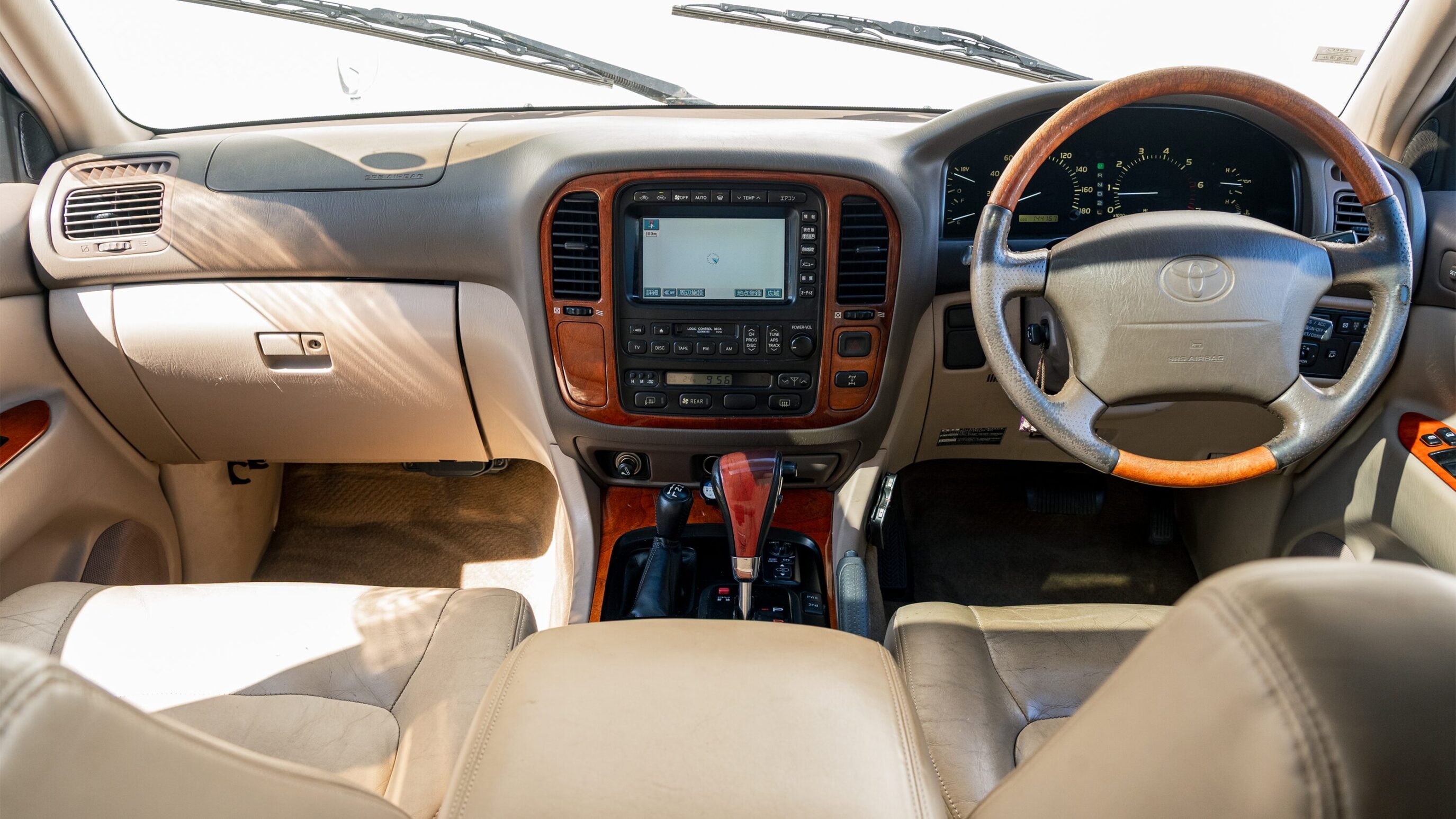 
								Toyota Land Cruiser Cygnus full									