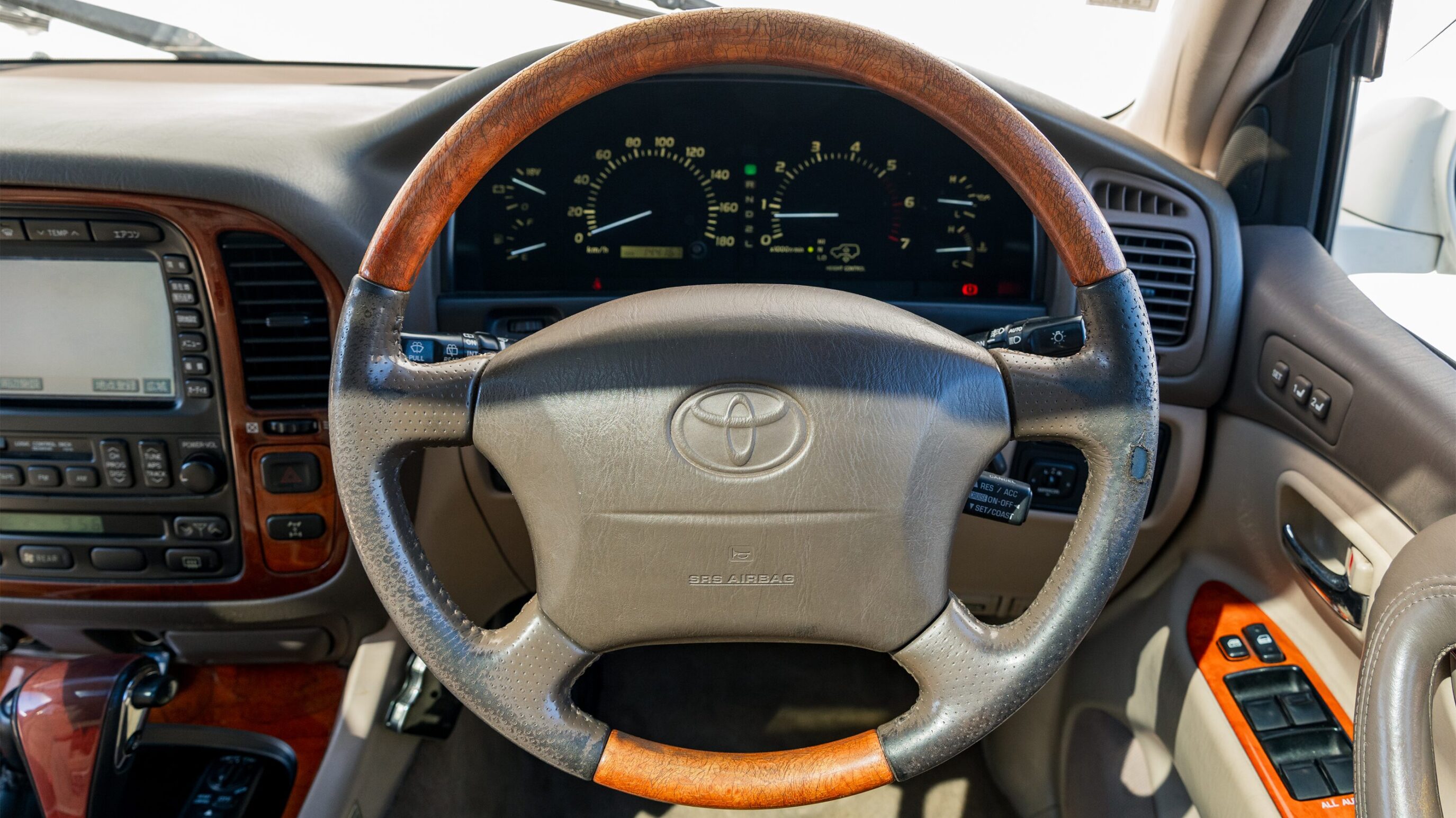 
								Toyota Land Cruiser Cygnus full									