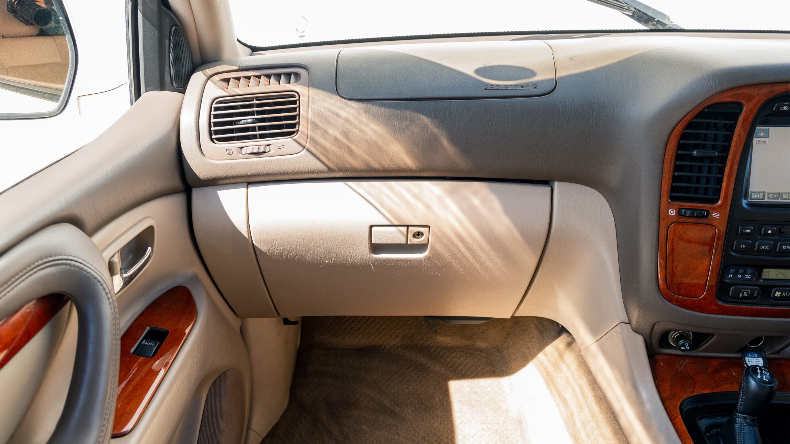 
								Toyota Land Cruiser Cygnus full									