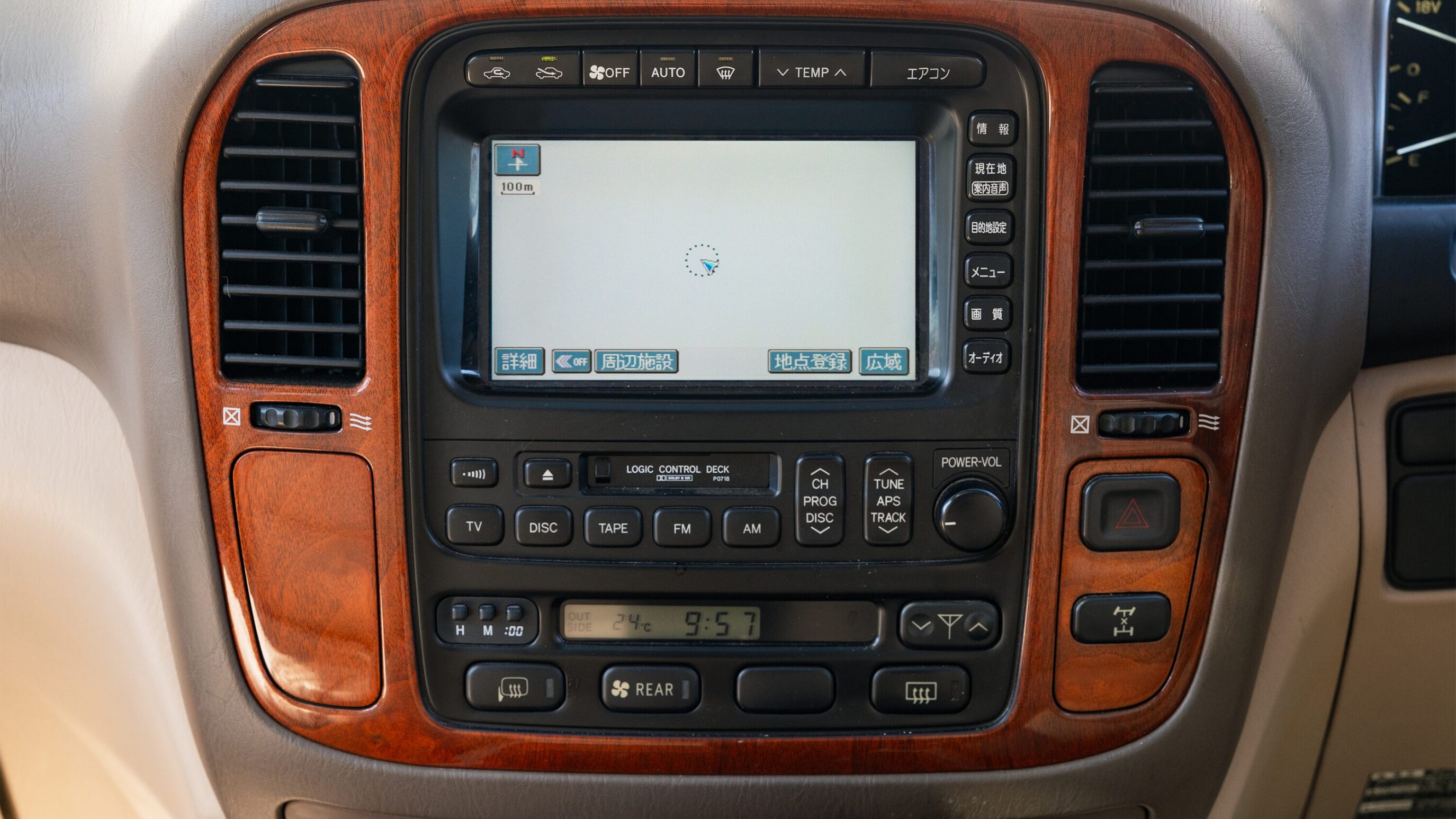 
								Toyota Land Cruiser Cygnus full									