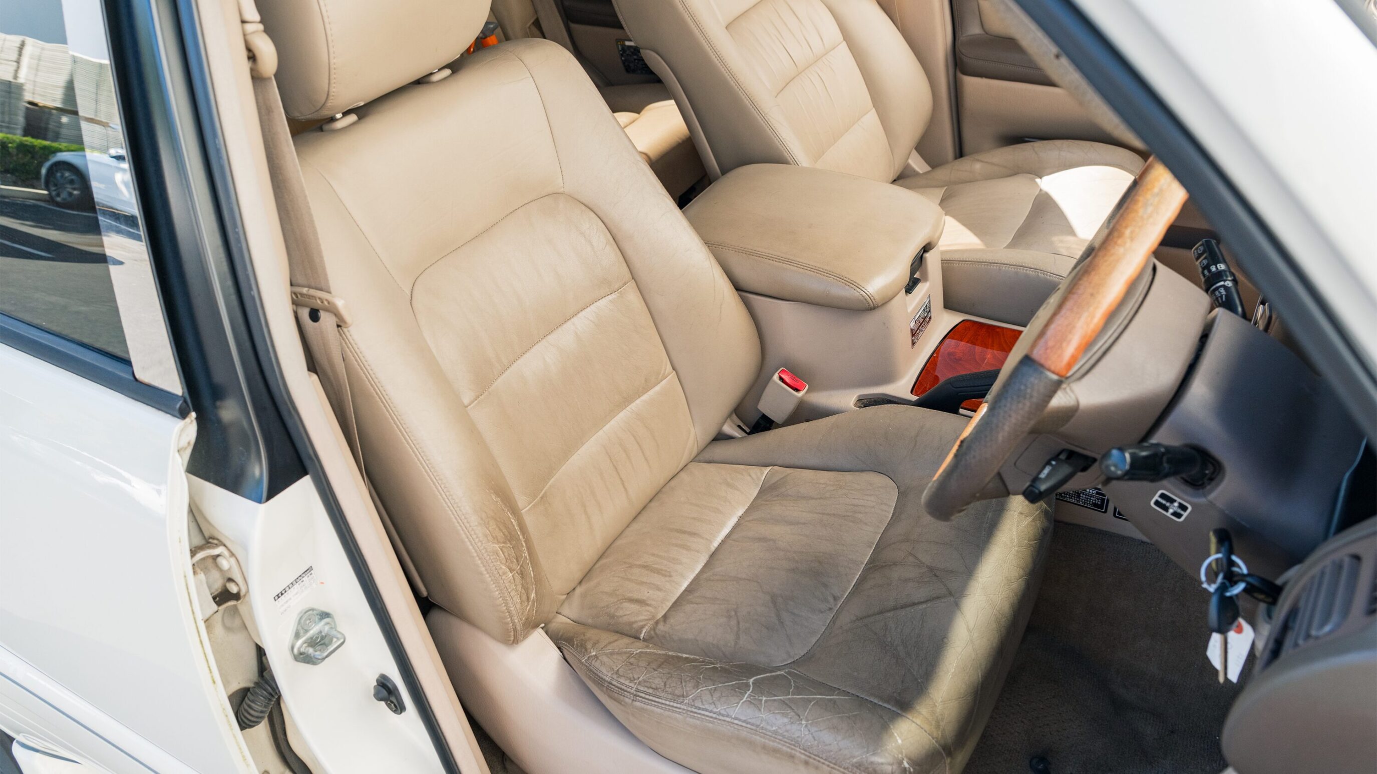 
								Toyota Land Cruiser Cygnus full									