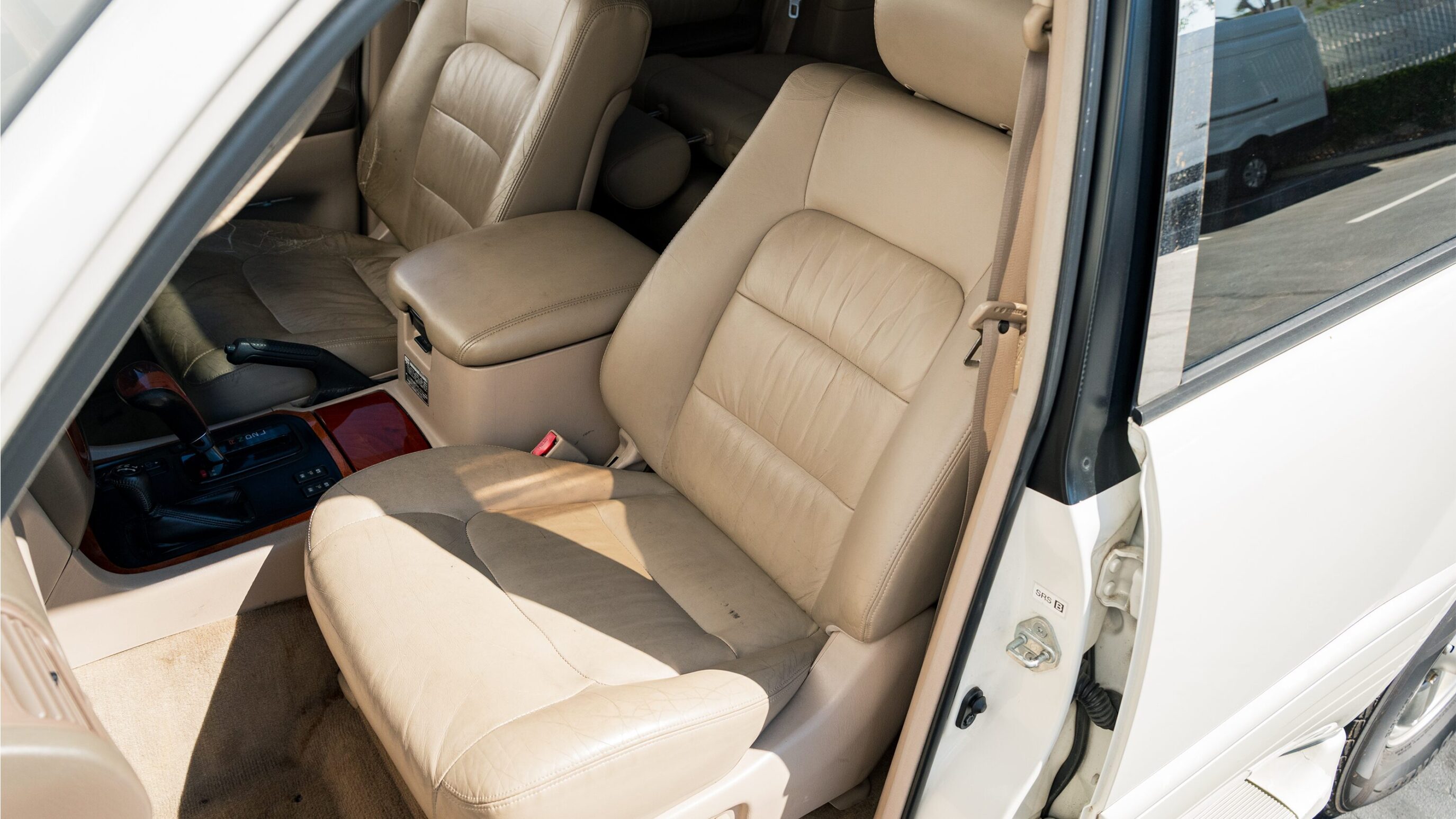 
								Toyota Land Cruiser Cygnus full									