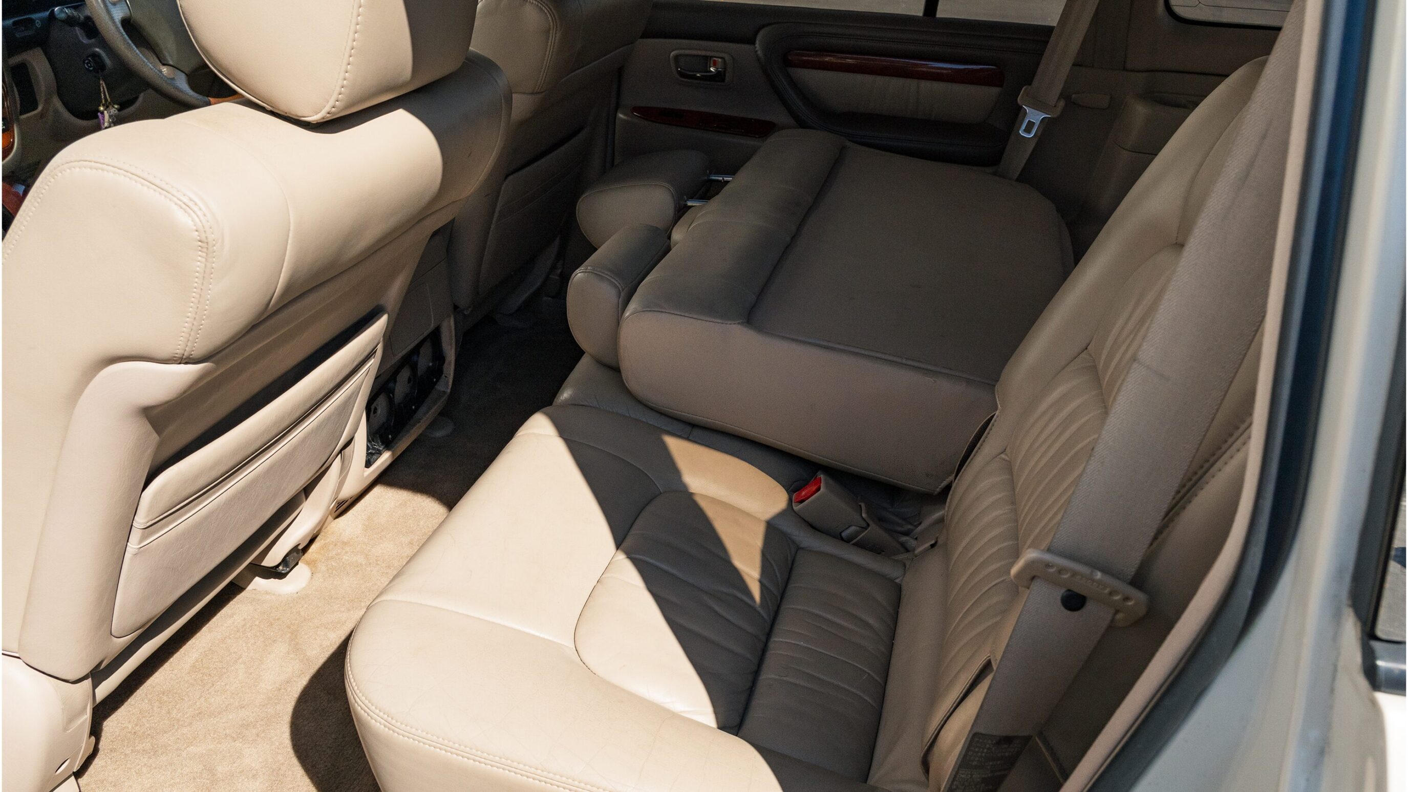 
								Toyota Land Cruiser Cygnus full									