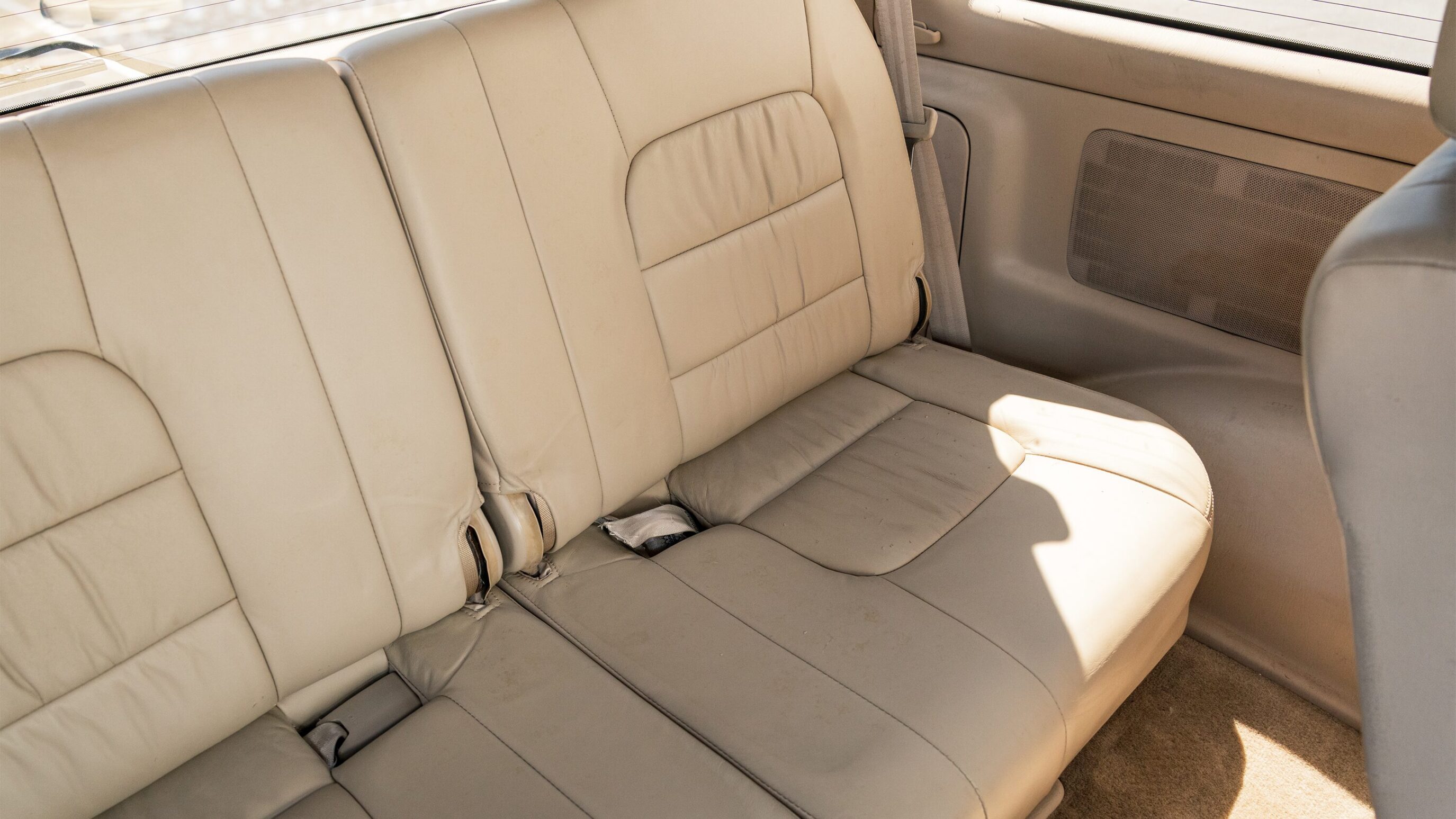 
								Toyota Land Cruiser Cygnus full									