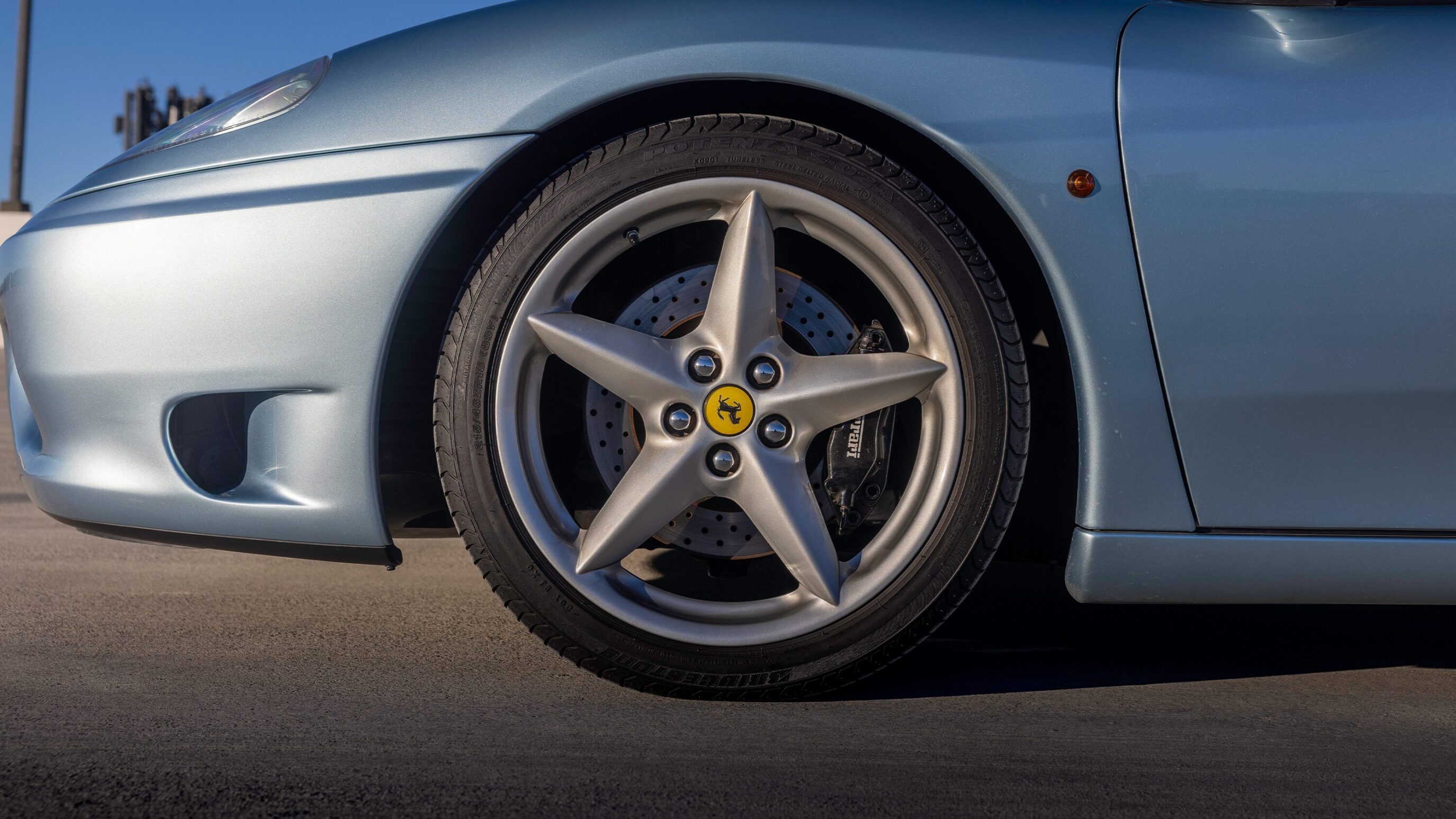 
								1999 Ferrari 360 Modena F1 Grigio Alloy full									