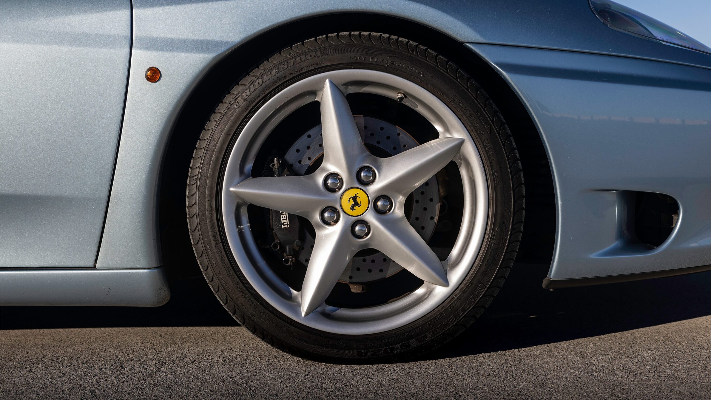 
								1999 Ferrari 360 Modena F1 Grigio Alloy full									