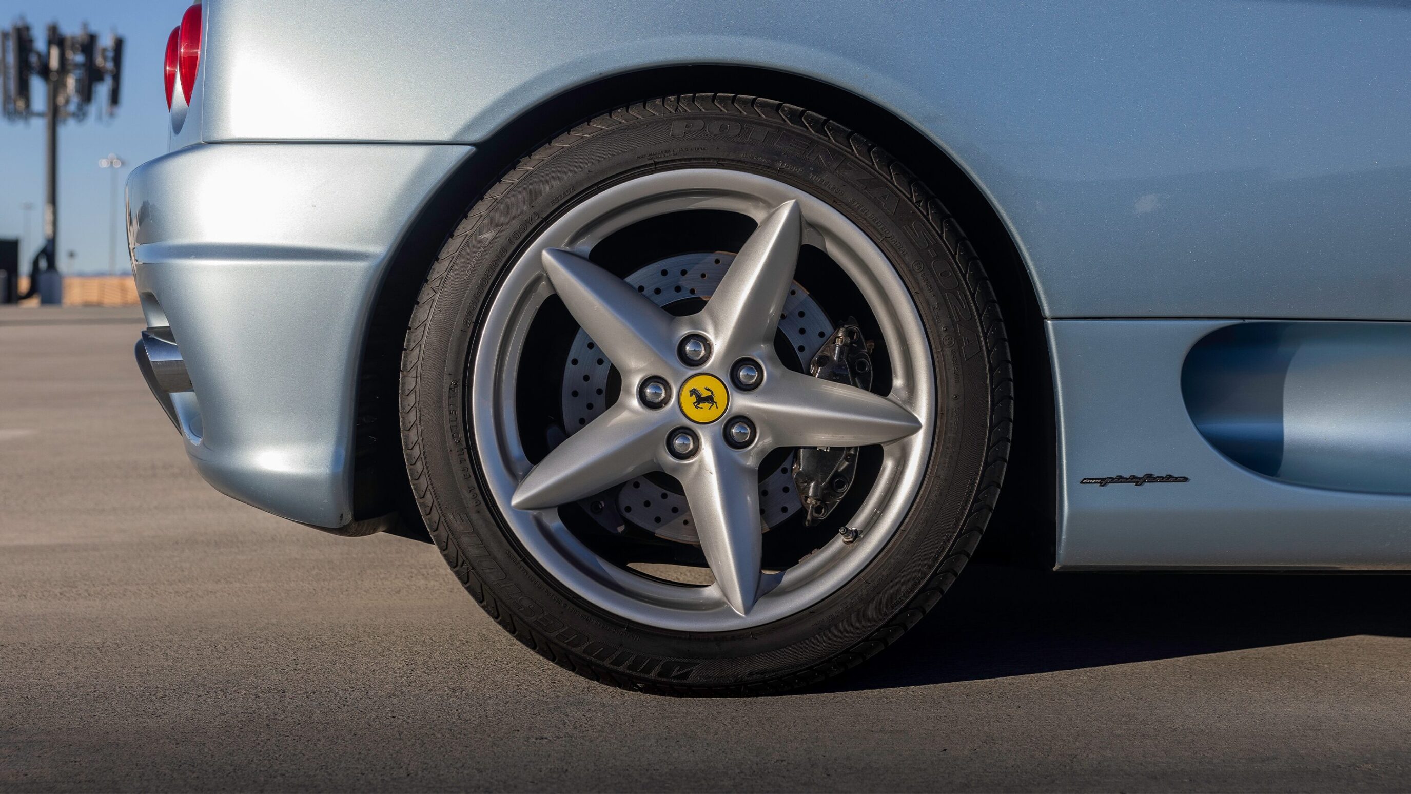 
								1999 Ferrari 360 Modena F1 Grigio Alloy full									