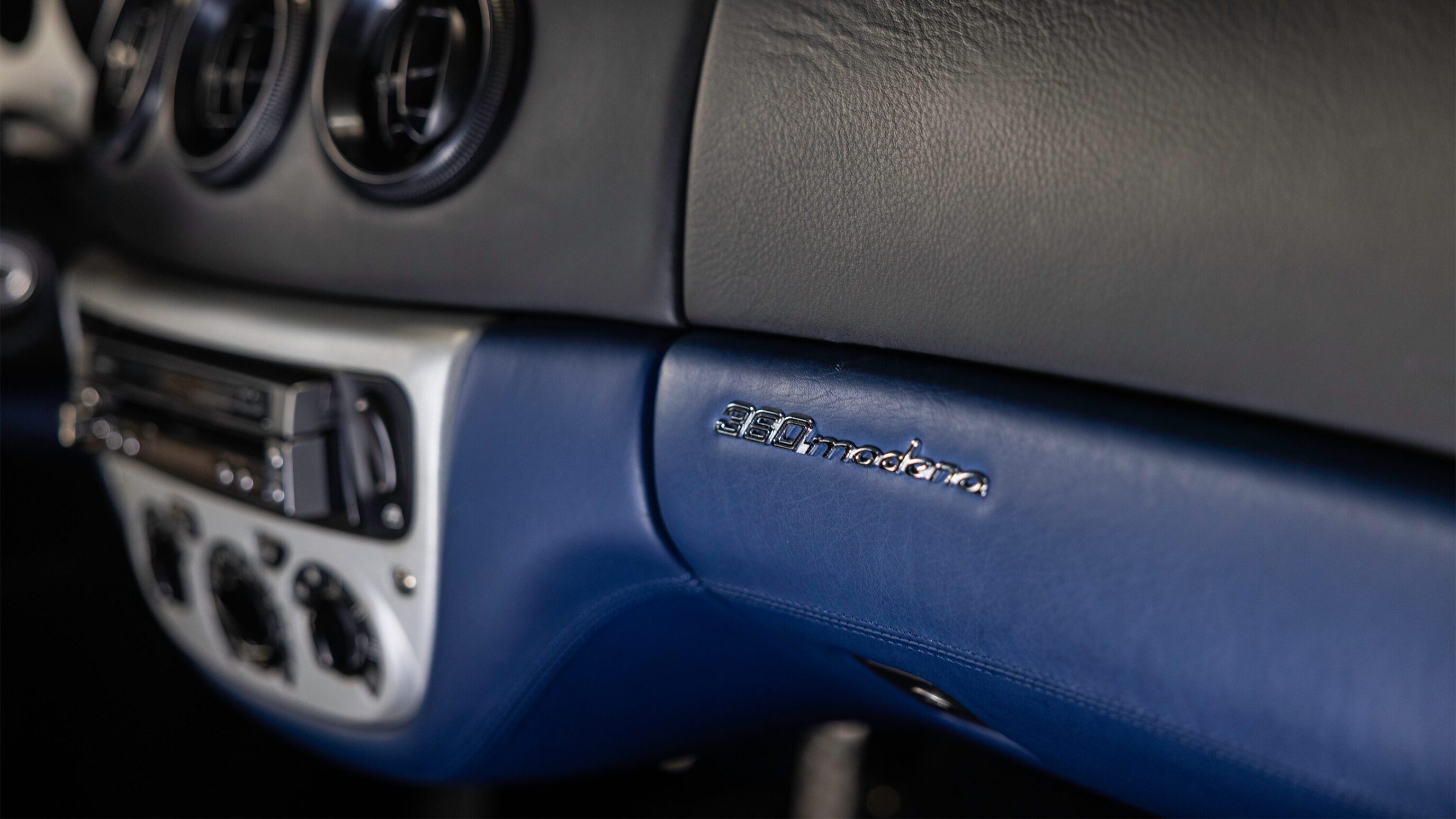 
								1999 Ferrari 360 Modena F1 Grigio Alloy full									