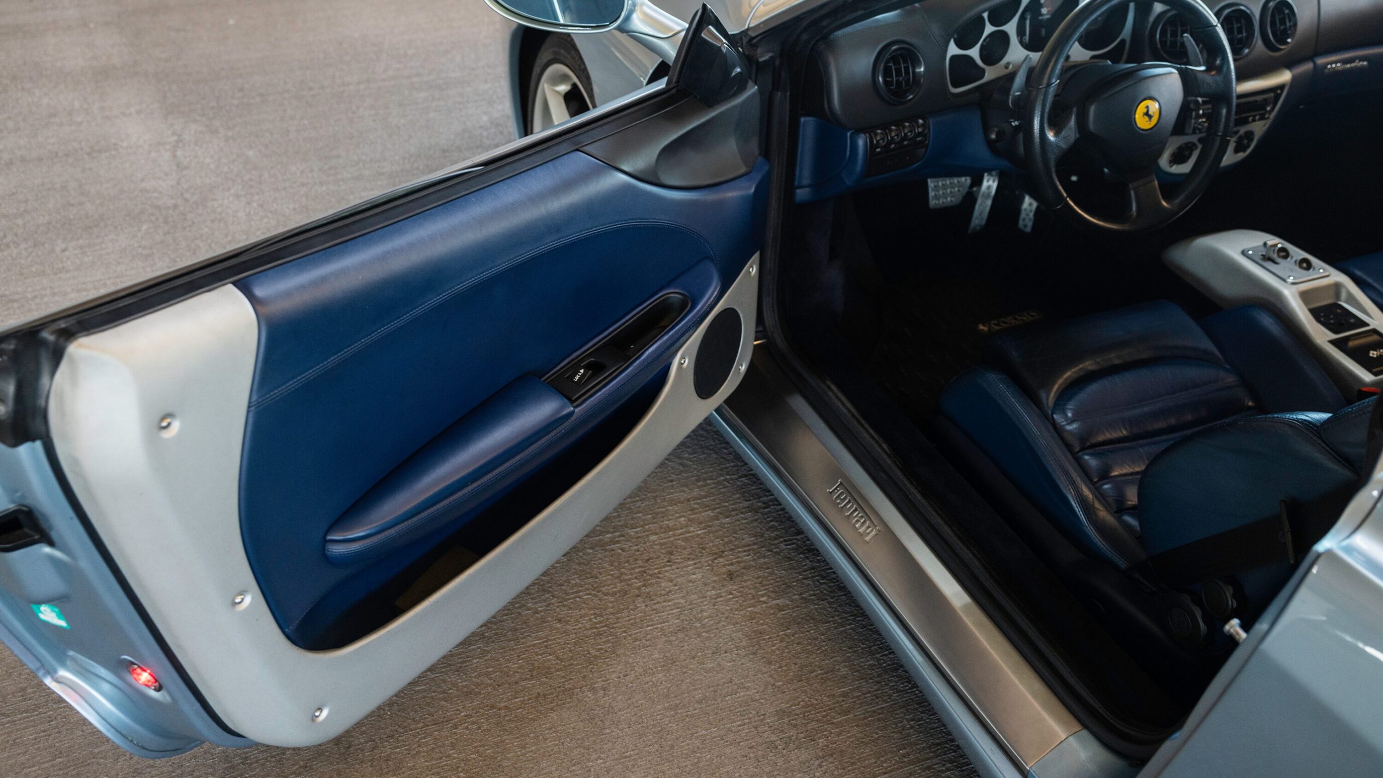 
								1999 Ferrari 360 Modena F1 Grigio Alloy full									