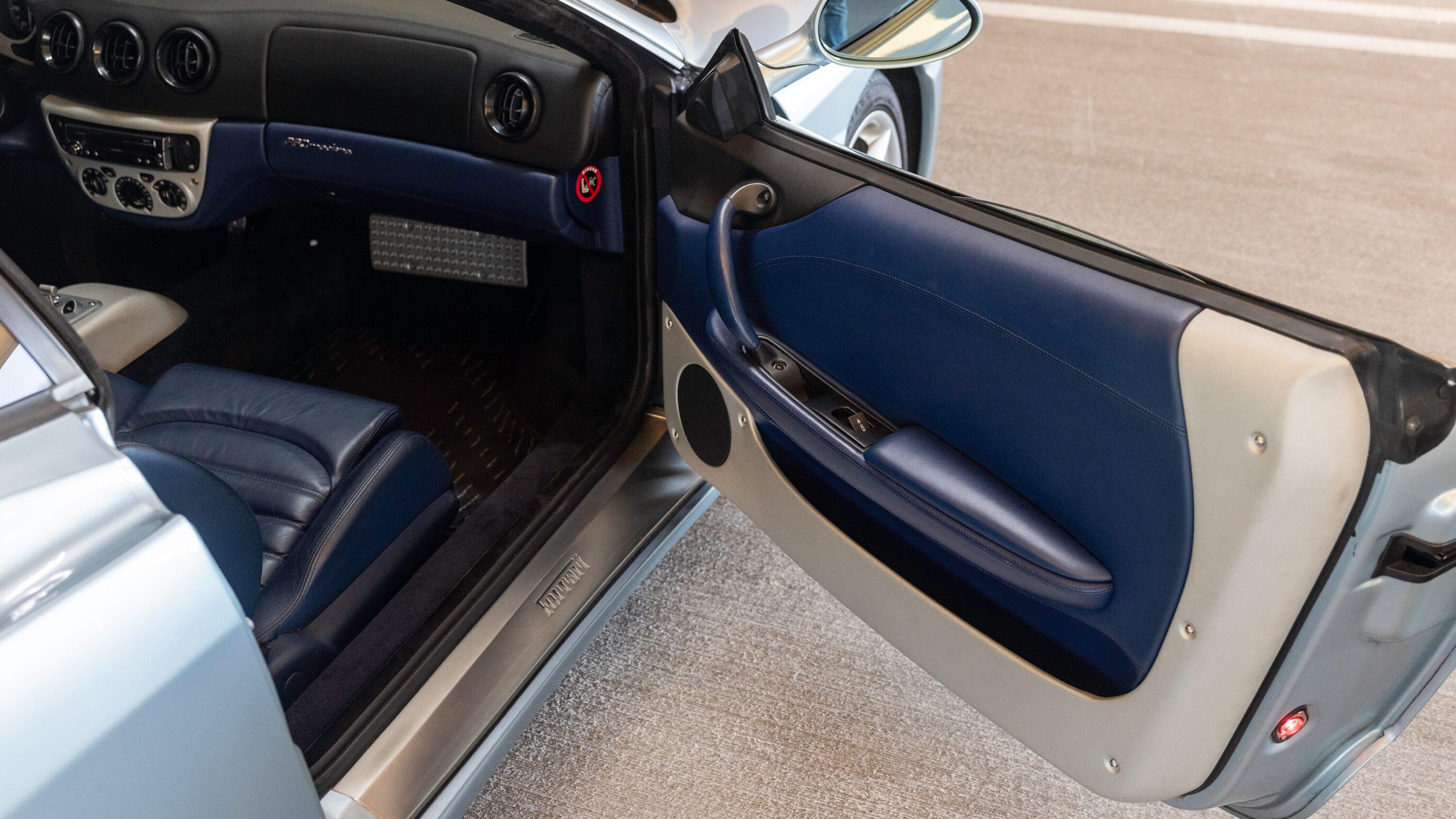 
								1999 Ferrari 360 Modena F1 Grigio Alloy full									