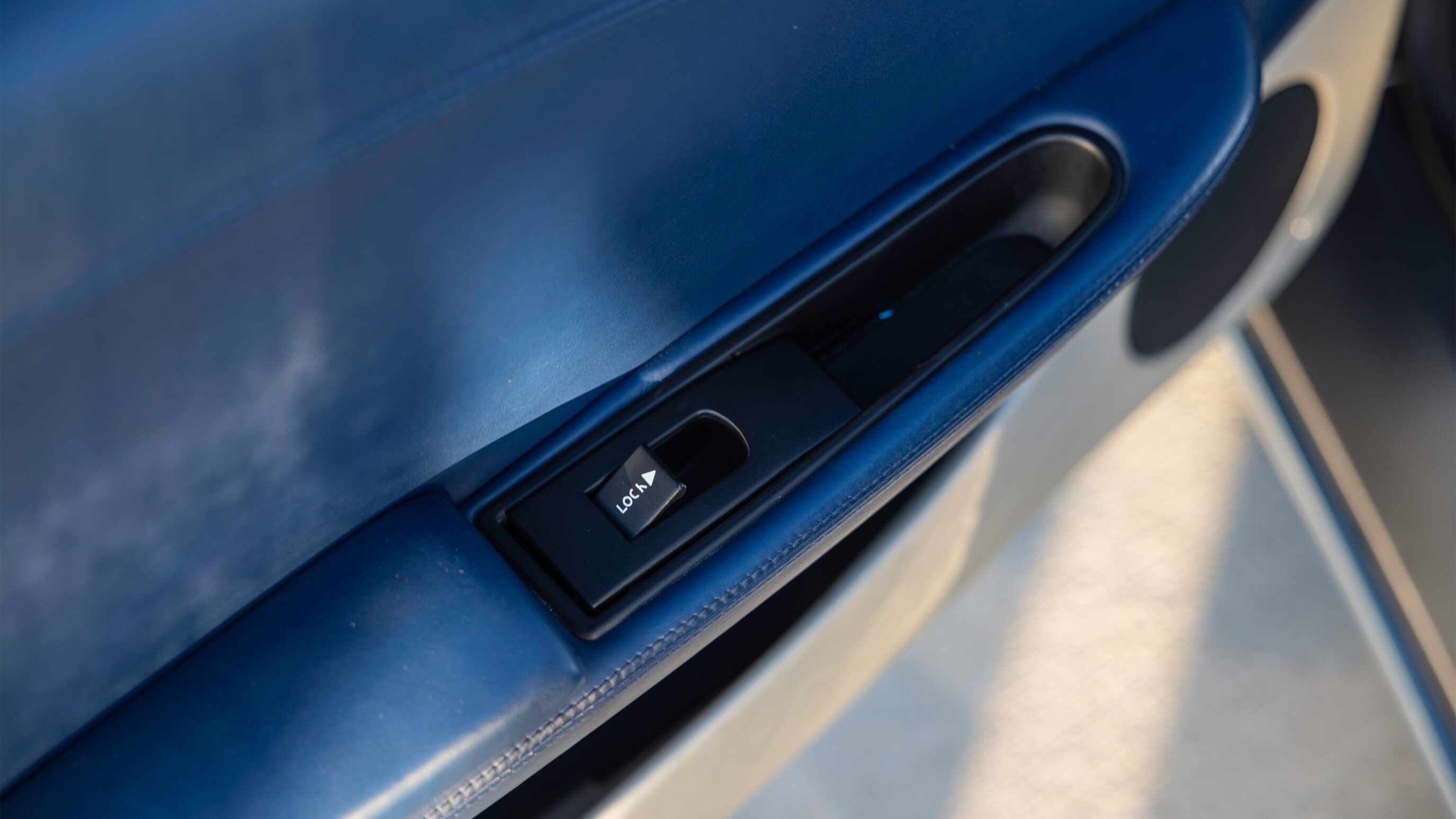 
								1999 Ferrari 360 Modena F1 Grigio Alloy full									