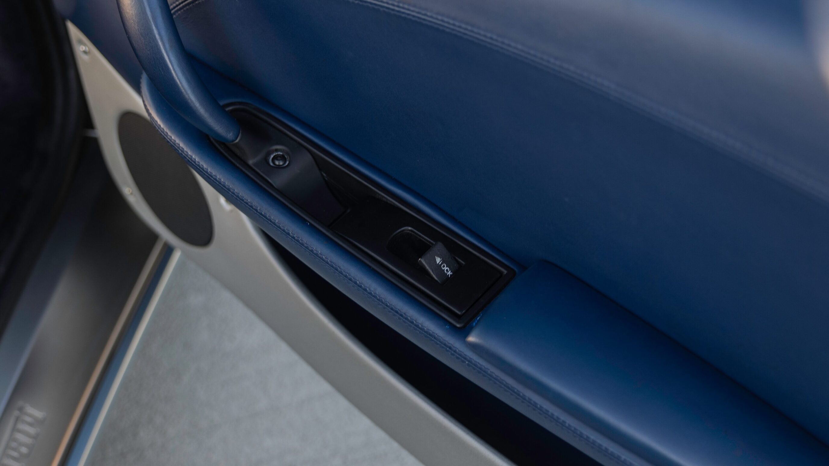 
								1999 Ferrari 360 Modena F1 Grigio Alloy full									