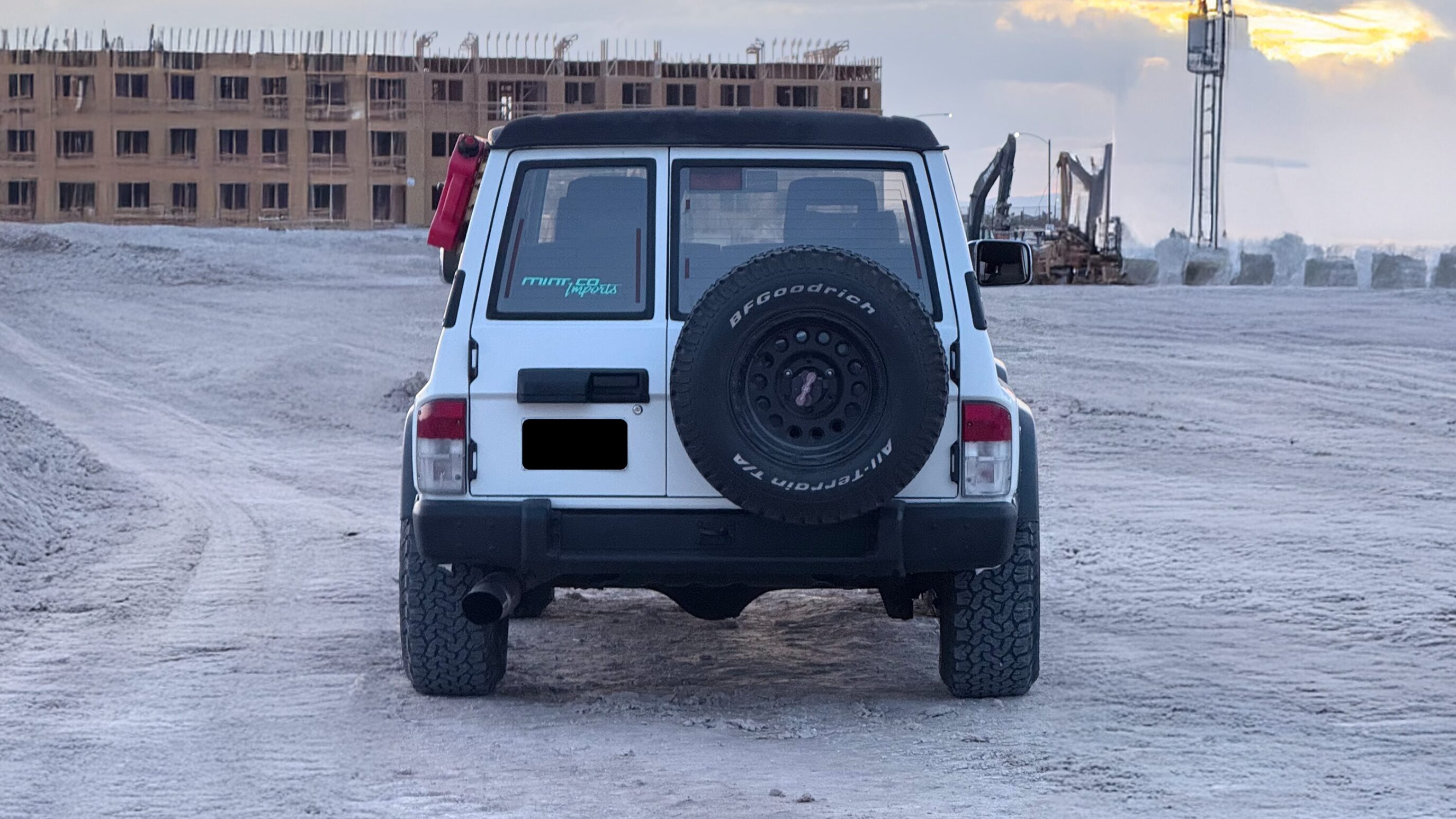 
								1996 Nissan Safari Granroad 3-Door White full									