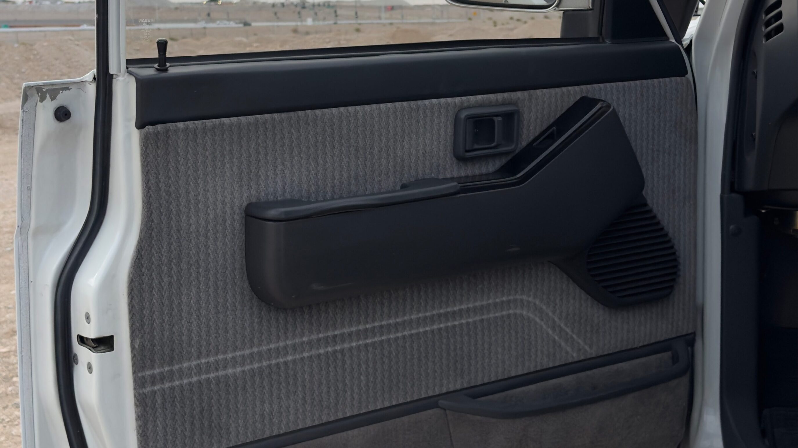 
								1996 Nissan Safari Granroad 3-Door White full									