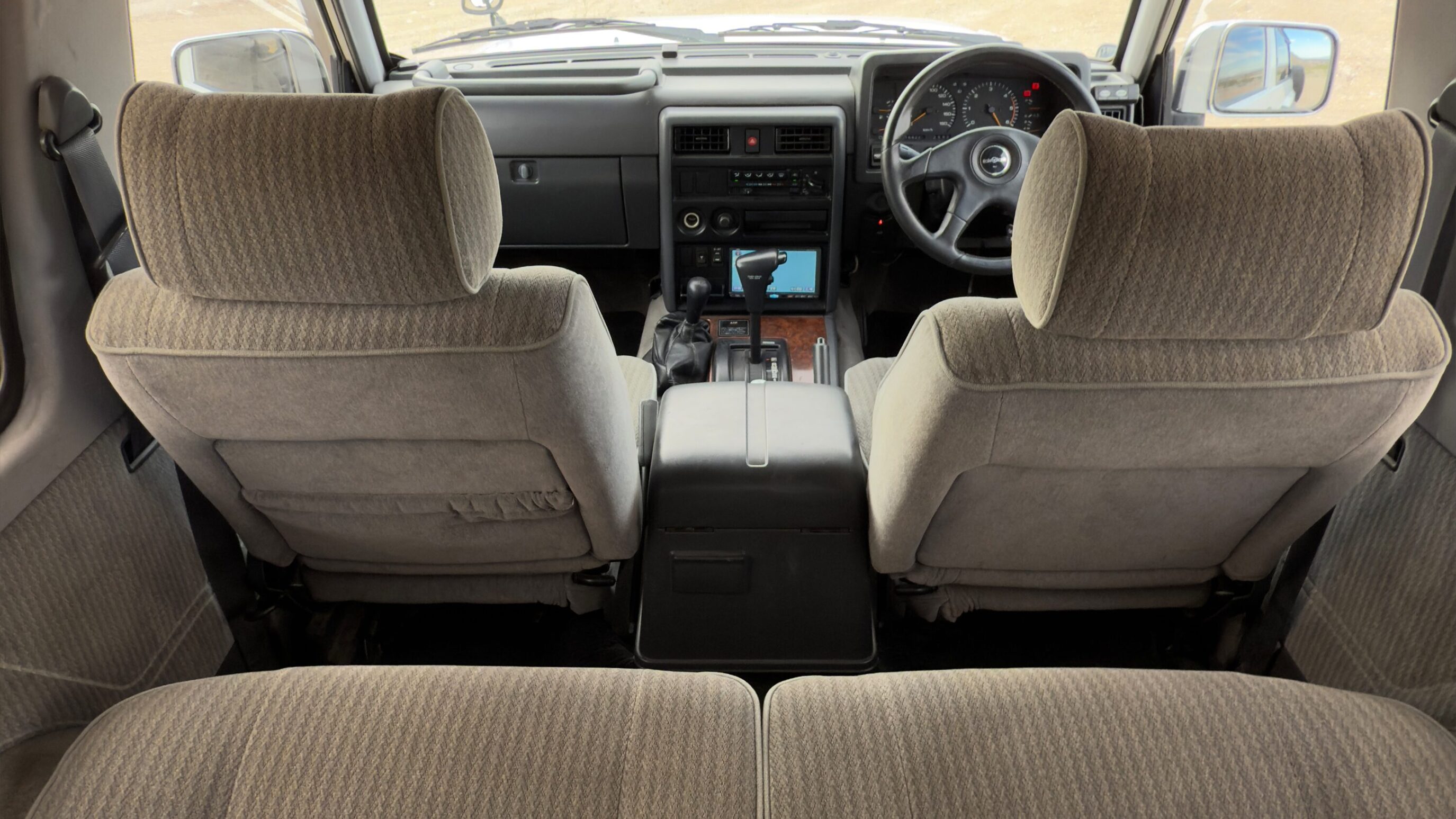 
								1996 Nissan Safari Granroad 3-Door White full									