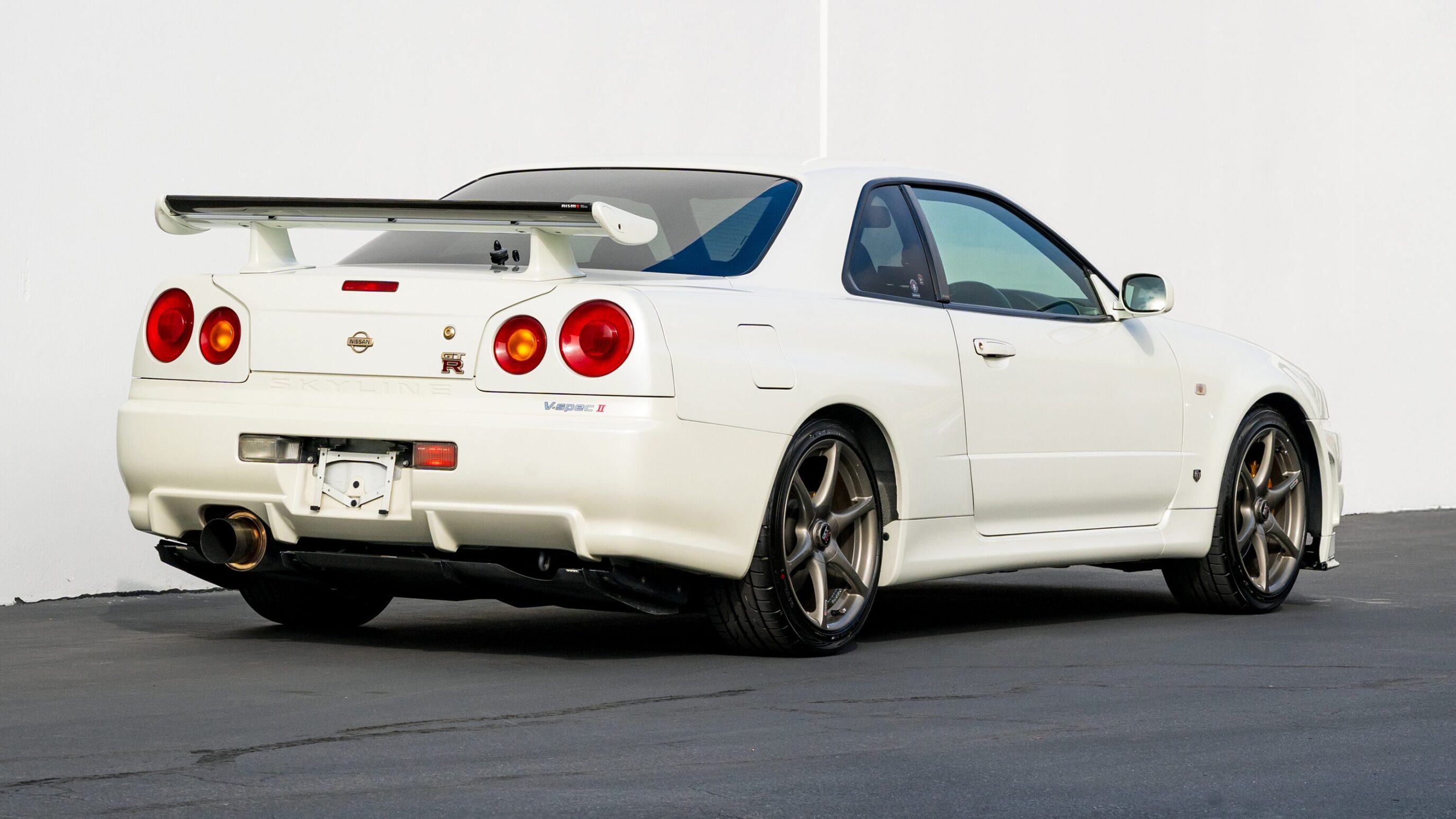 
								2000 Nissan Skyline GTR (BNR34) V-Spec II White full									