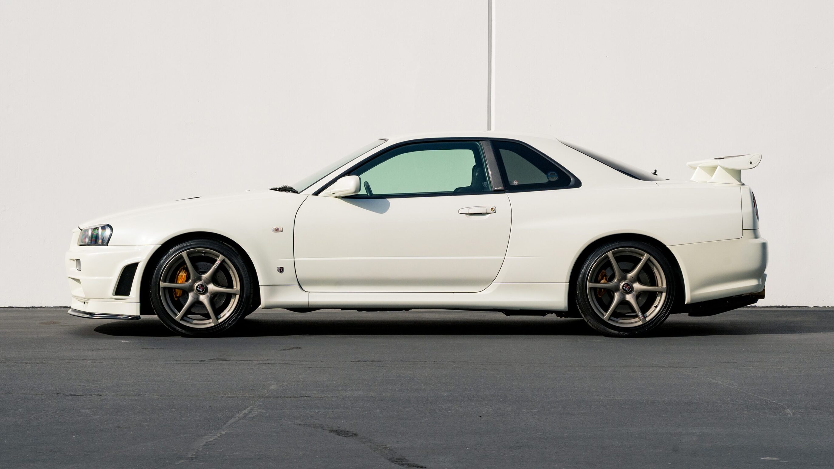 
								2000 Nissan Skyline GTR (BNR34) V-Spec II White full									
