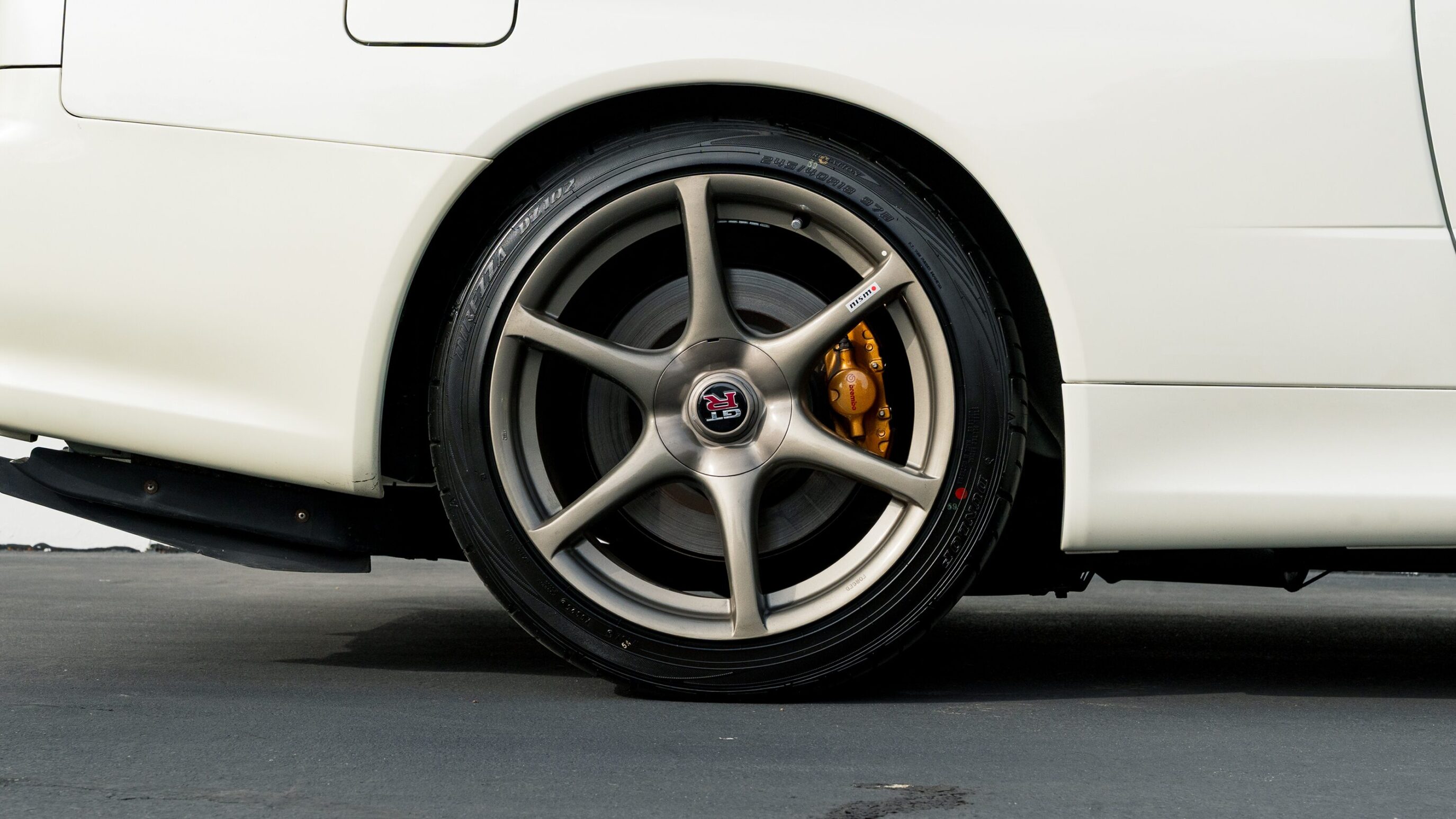 
								2000 Nissan Skyline GTR (BNR34) V-Spec II White full									