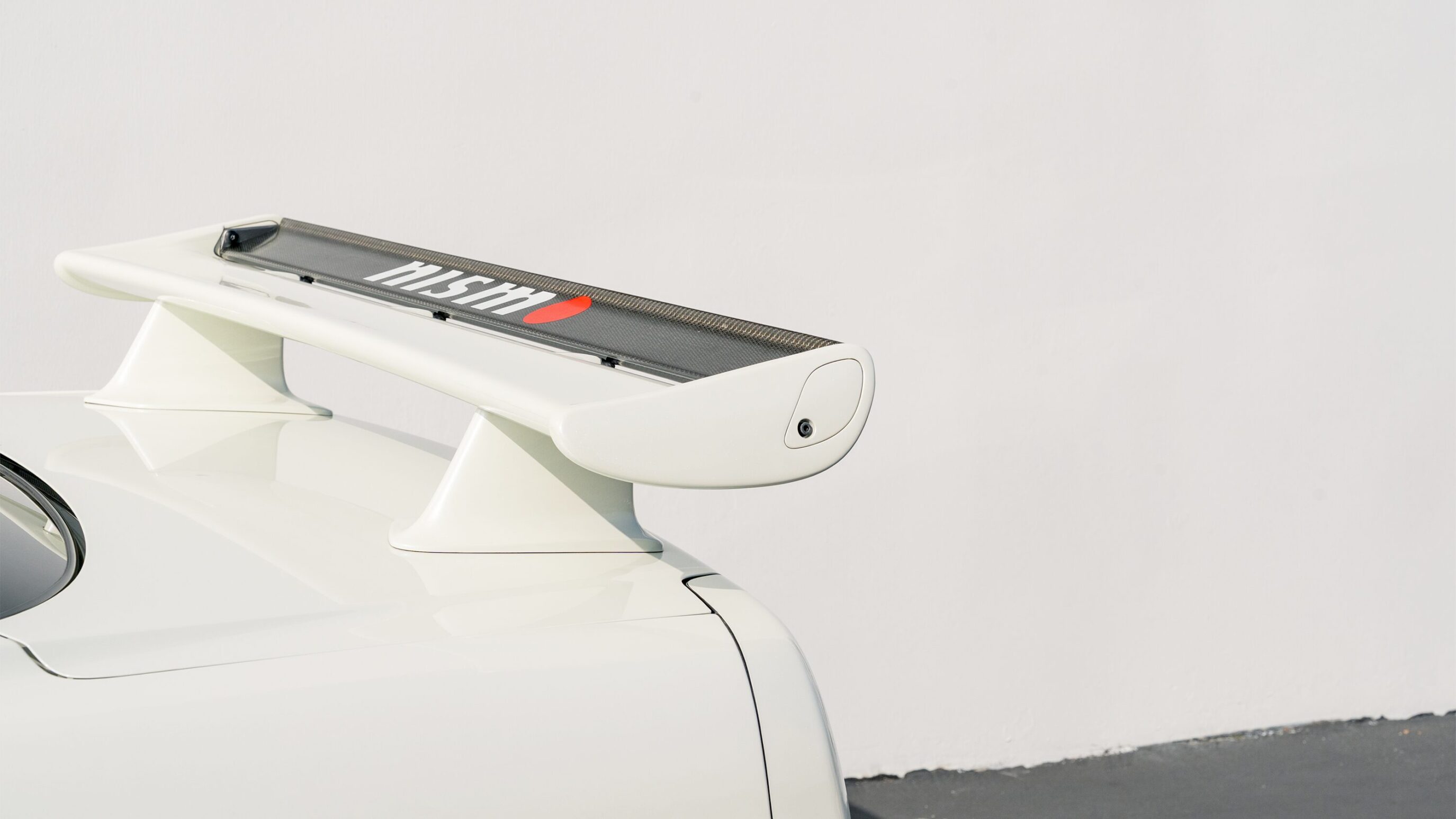 
								2000 Nissan Skyline GTR (BNR34) V-Spec II White full									