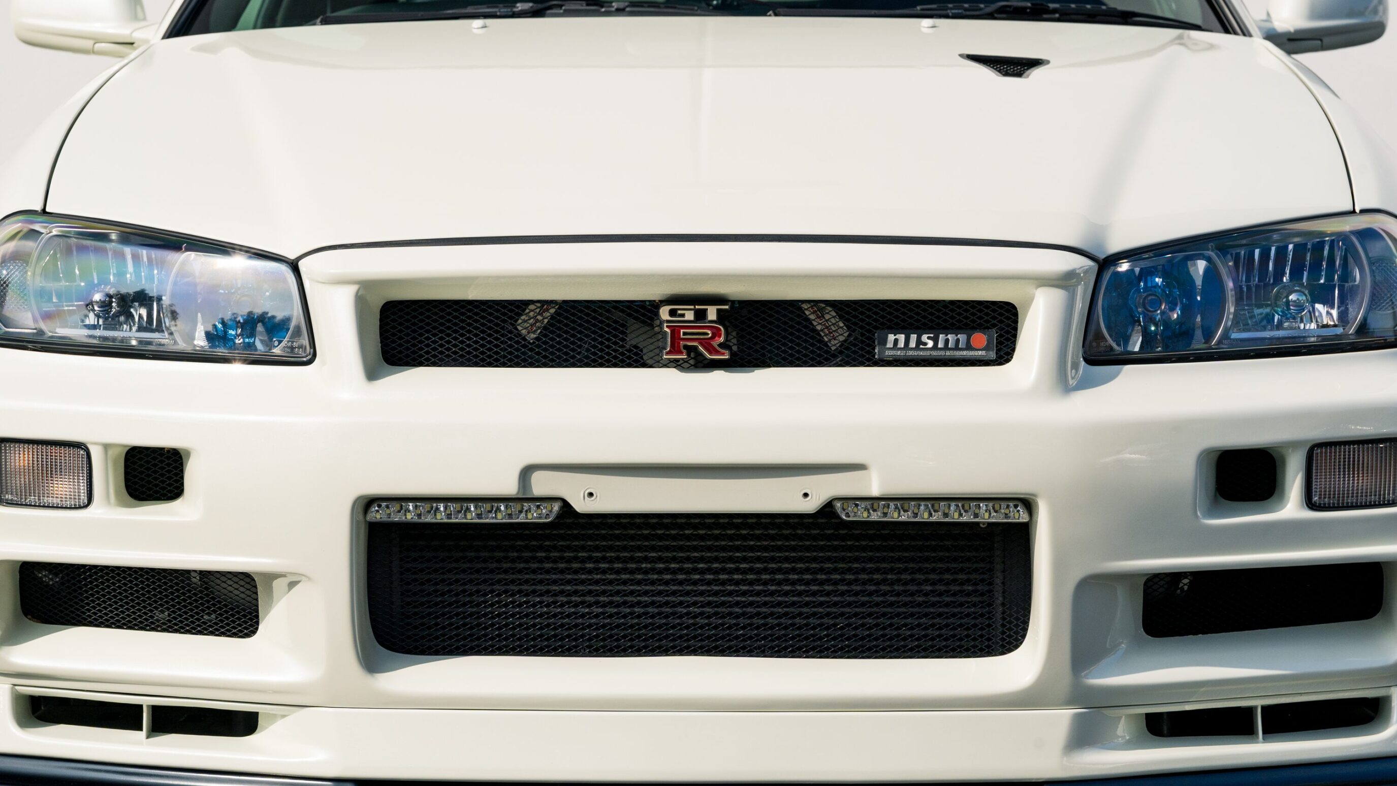 
								2000 Nissan Skyline GTR (BNR34) V-Spec II White full									