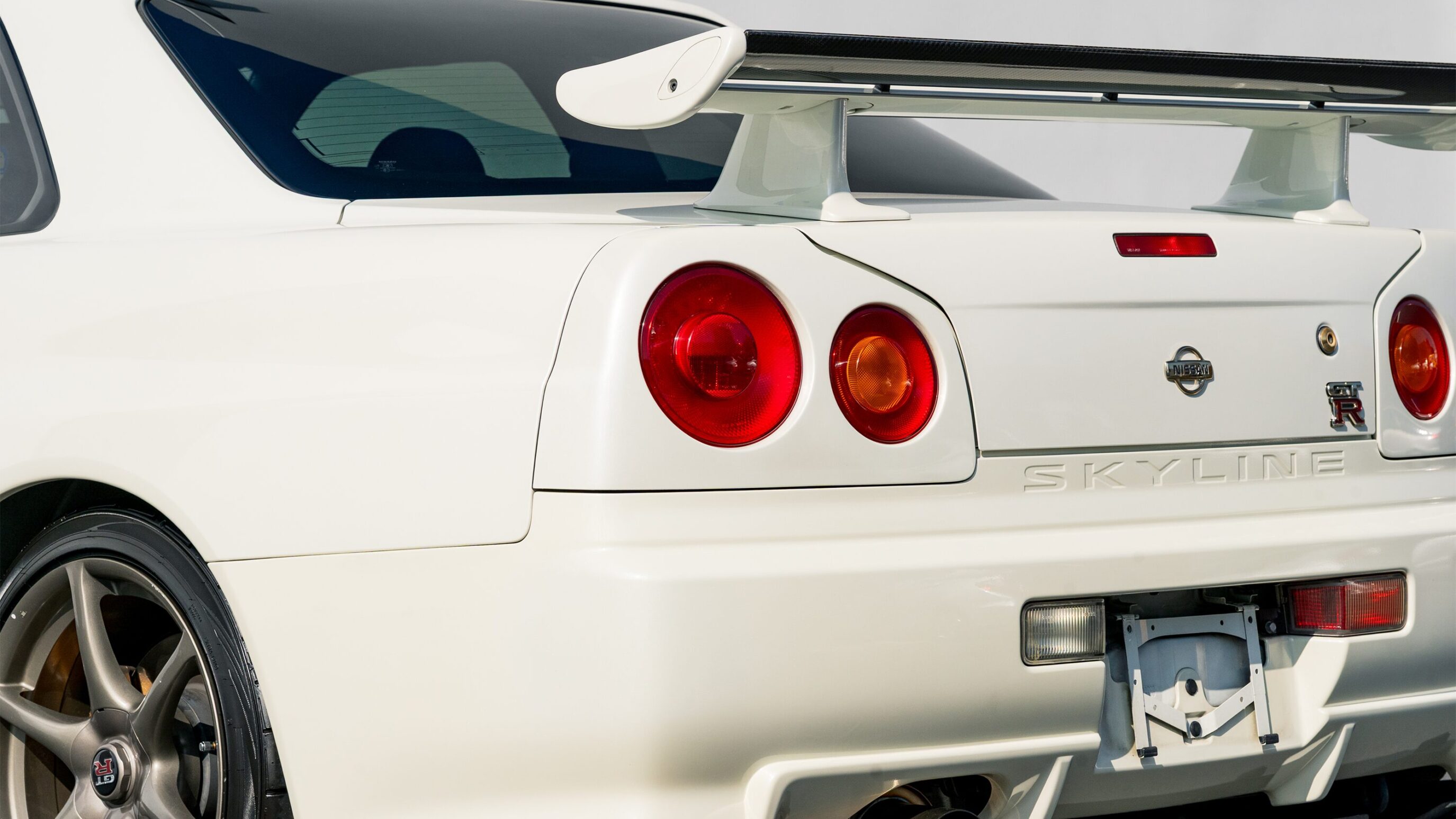 
								2000 Nissan Skyline GTR (BNR34) V-Spec II White full									