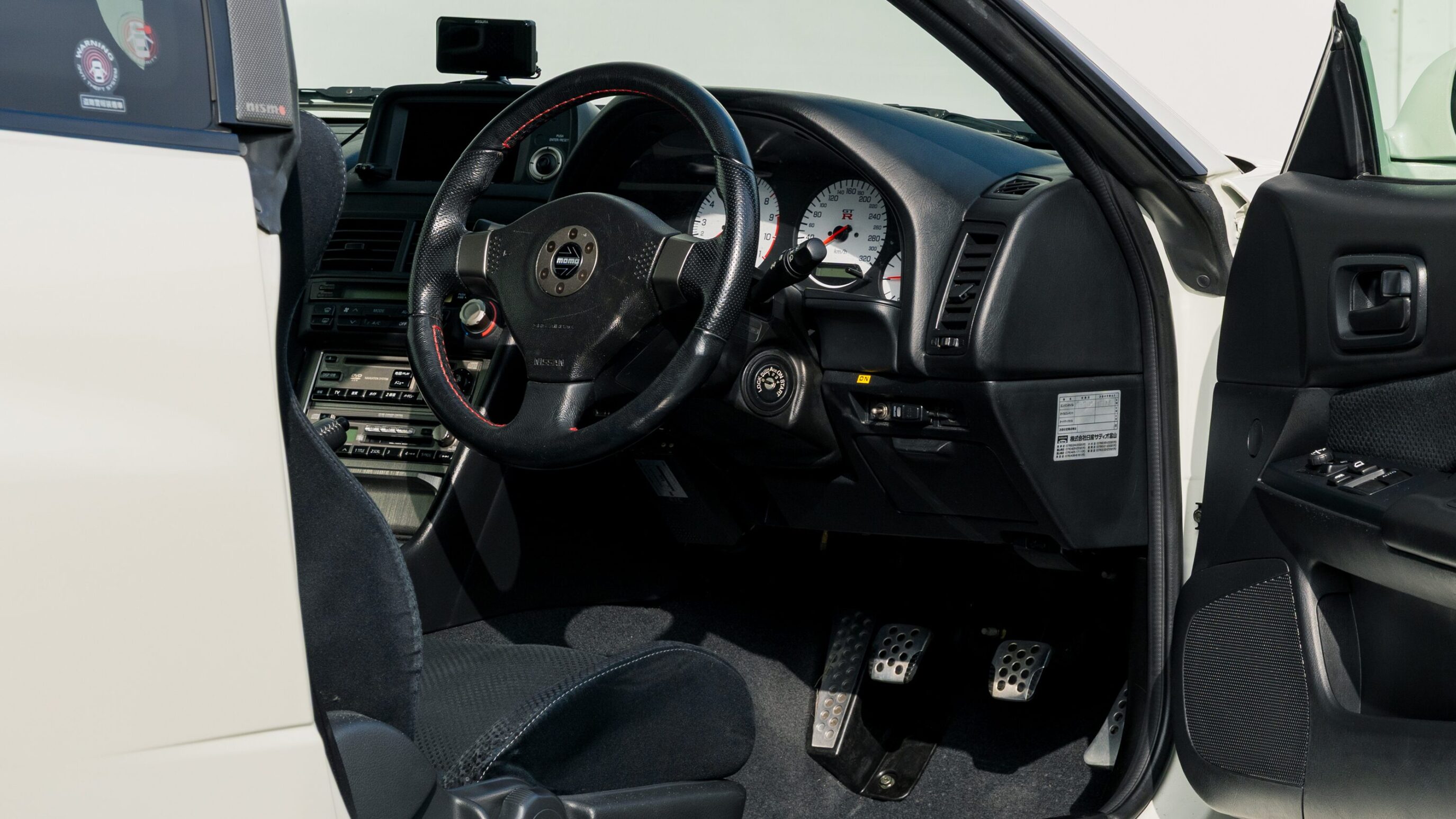 
								2000 Nissan Skyline GTR (BNR34) V-Spec II White full									