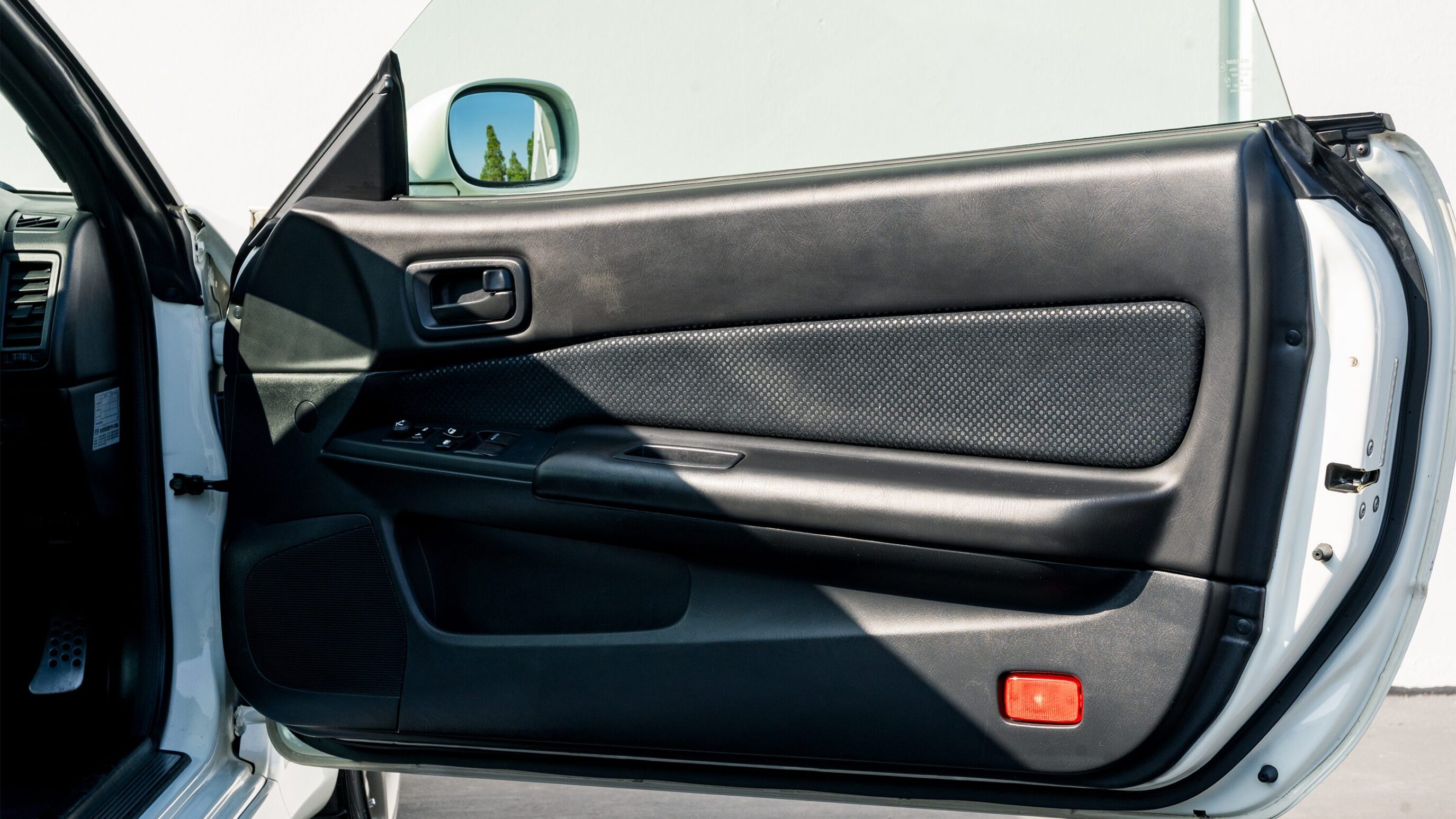 
								2000 Nissan Skyline GTR (BNR34) V-Spec II White full									