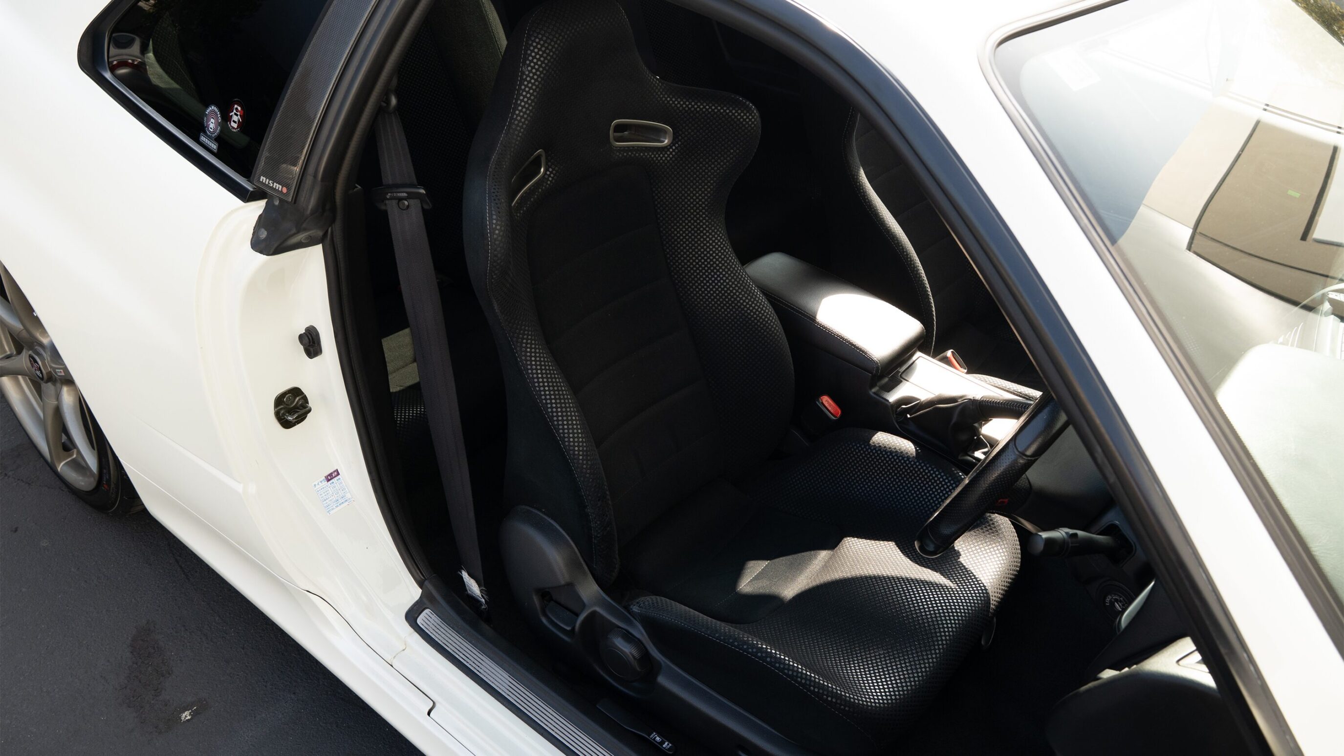 
								2000 Nissan Skyline GTR (BNR34) V-Spec II White full									